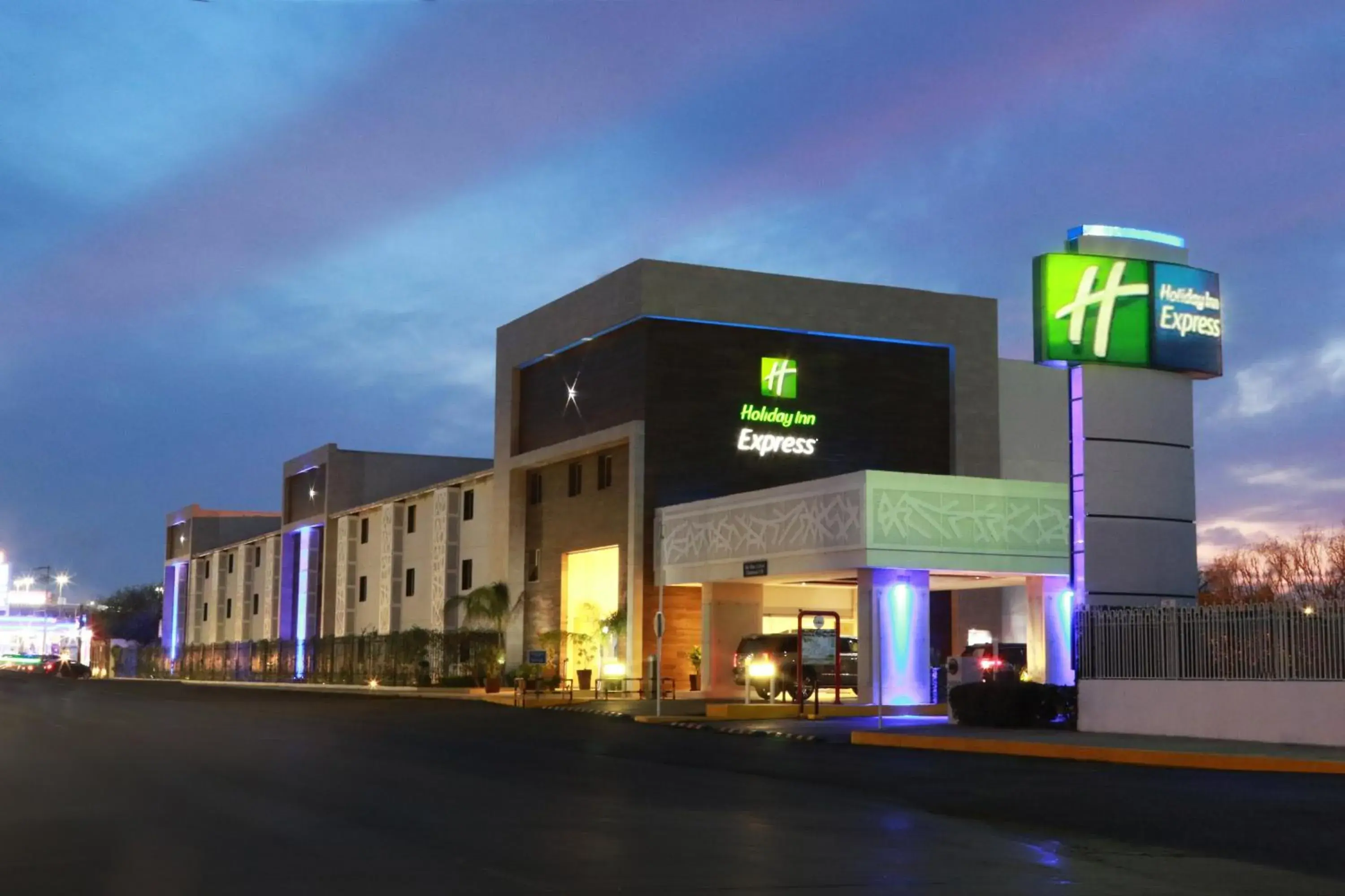 Property building in Holiday Inn Express Piedras Negras by IHG Property building in Holiday Inn Express Piedras Negras by IHG