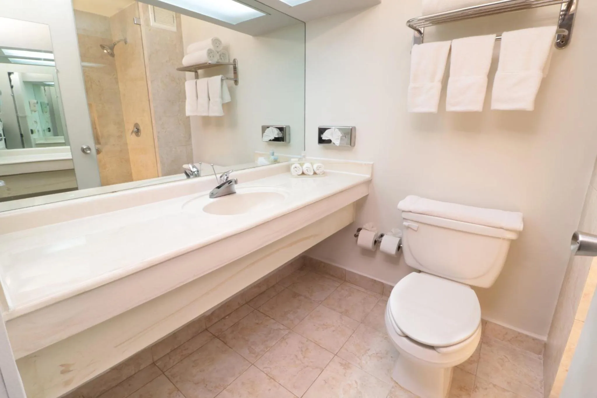 Photo of the whole room in Holiday Inn Express Piedras Negras by IHG