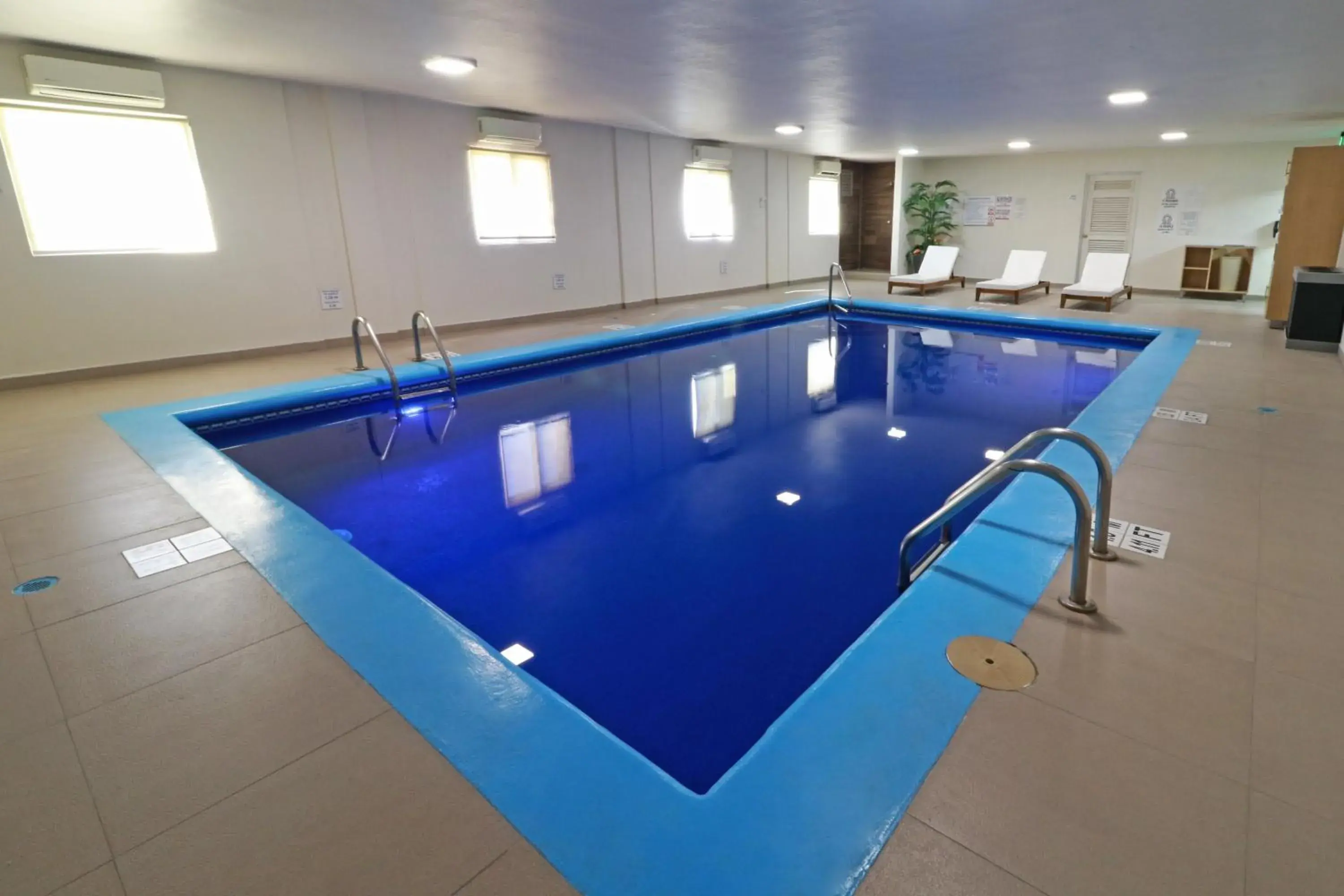 Swimming pool in Holiday Inn Express Piedras Negras by IHG Swimming pool in Holiday Inn Express Piedras Negras by IHG