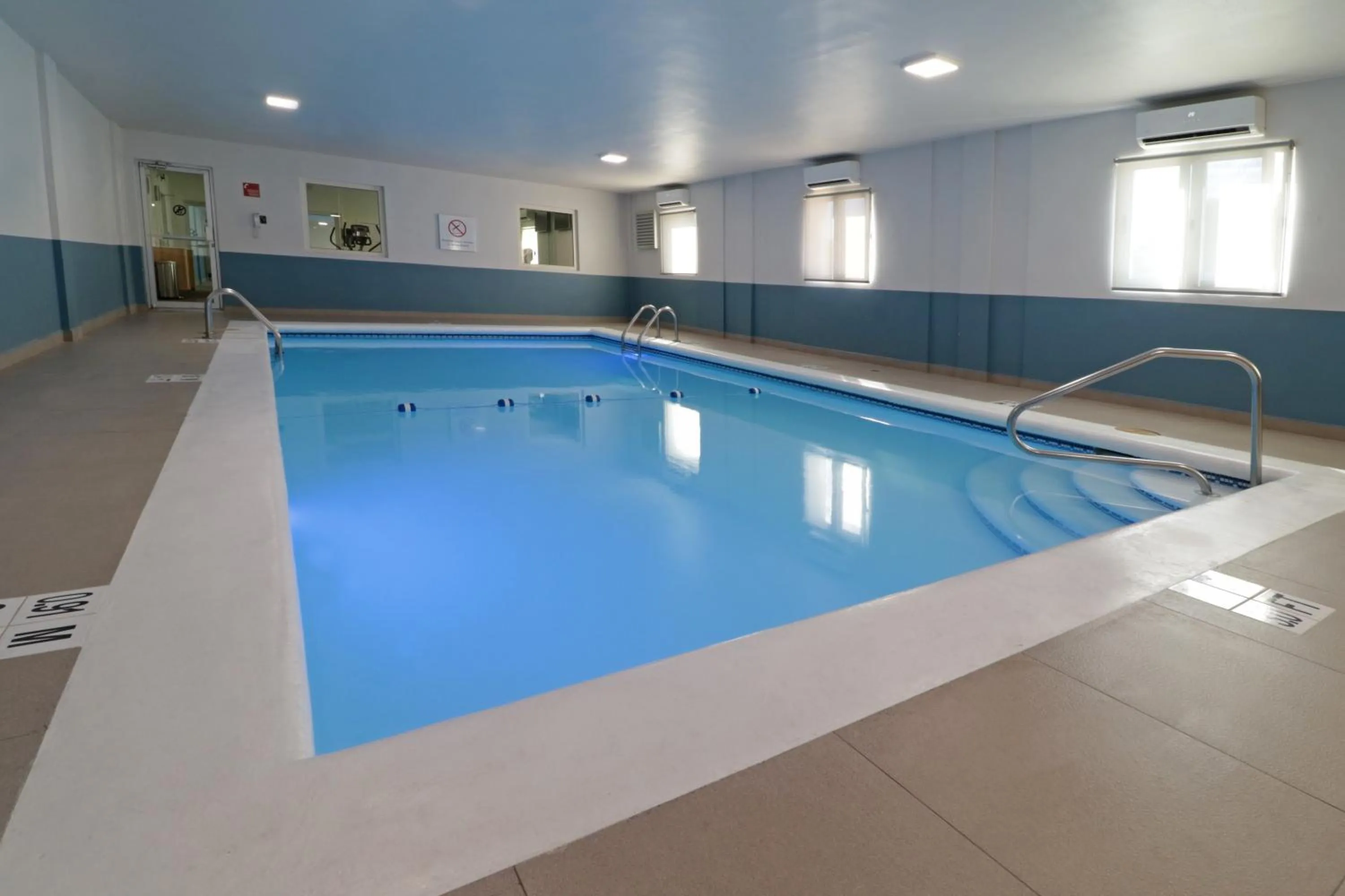 Swimming pool in Holiday Inn Express Piedras Negras by IHG