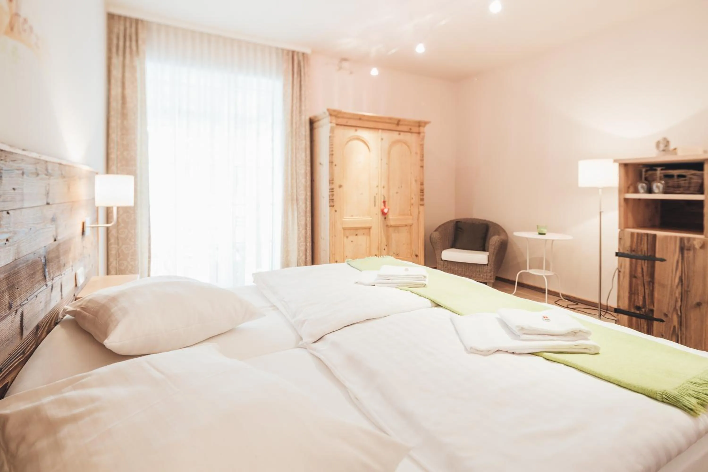 Photo of the whole room, Bed in Weinwirtshaus Wlaschits