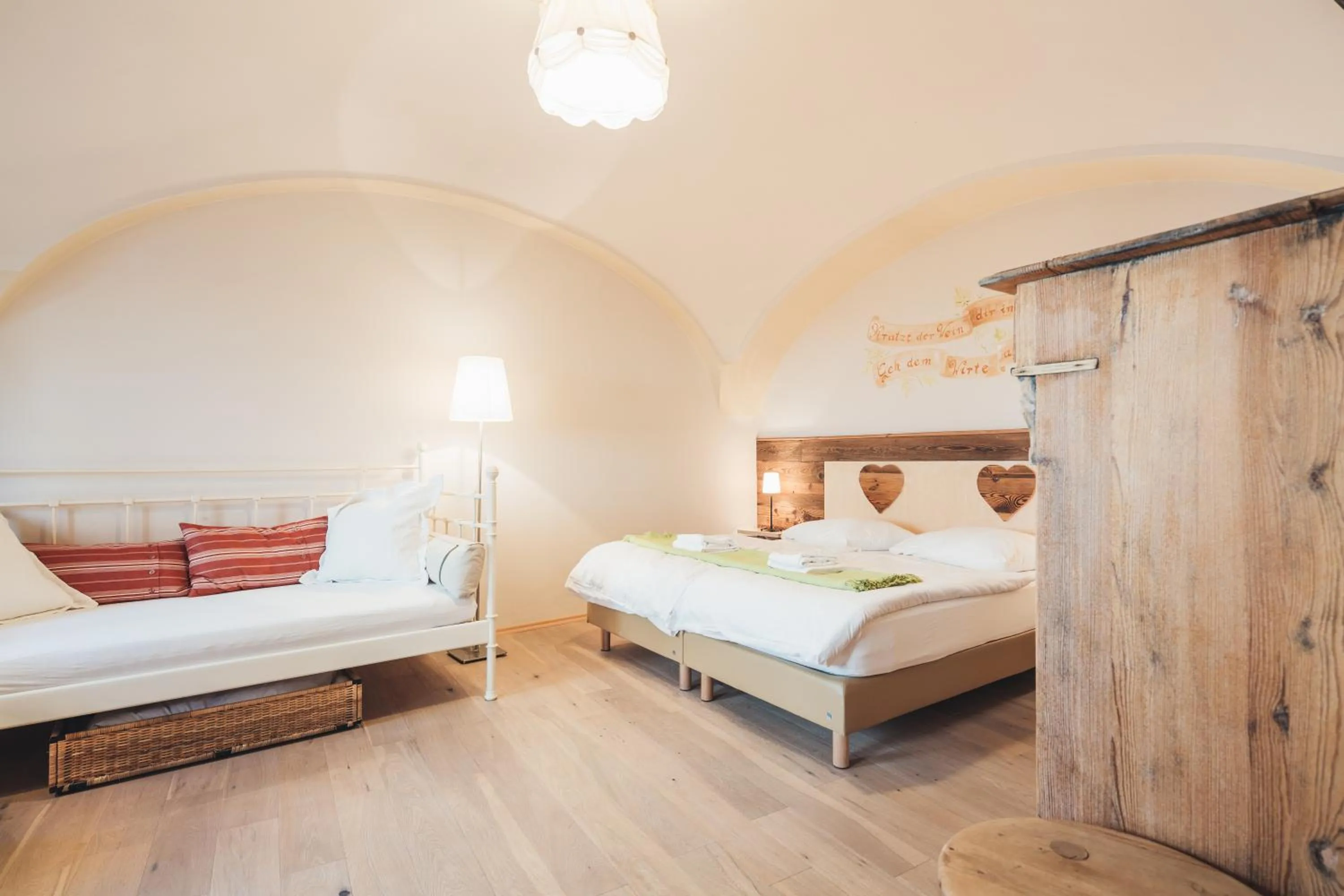 Photo of the whole room, Bed in Weinwirtshaus Wlaschits