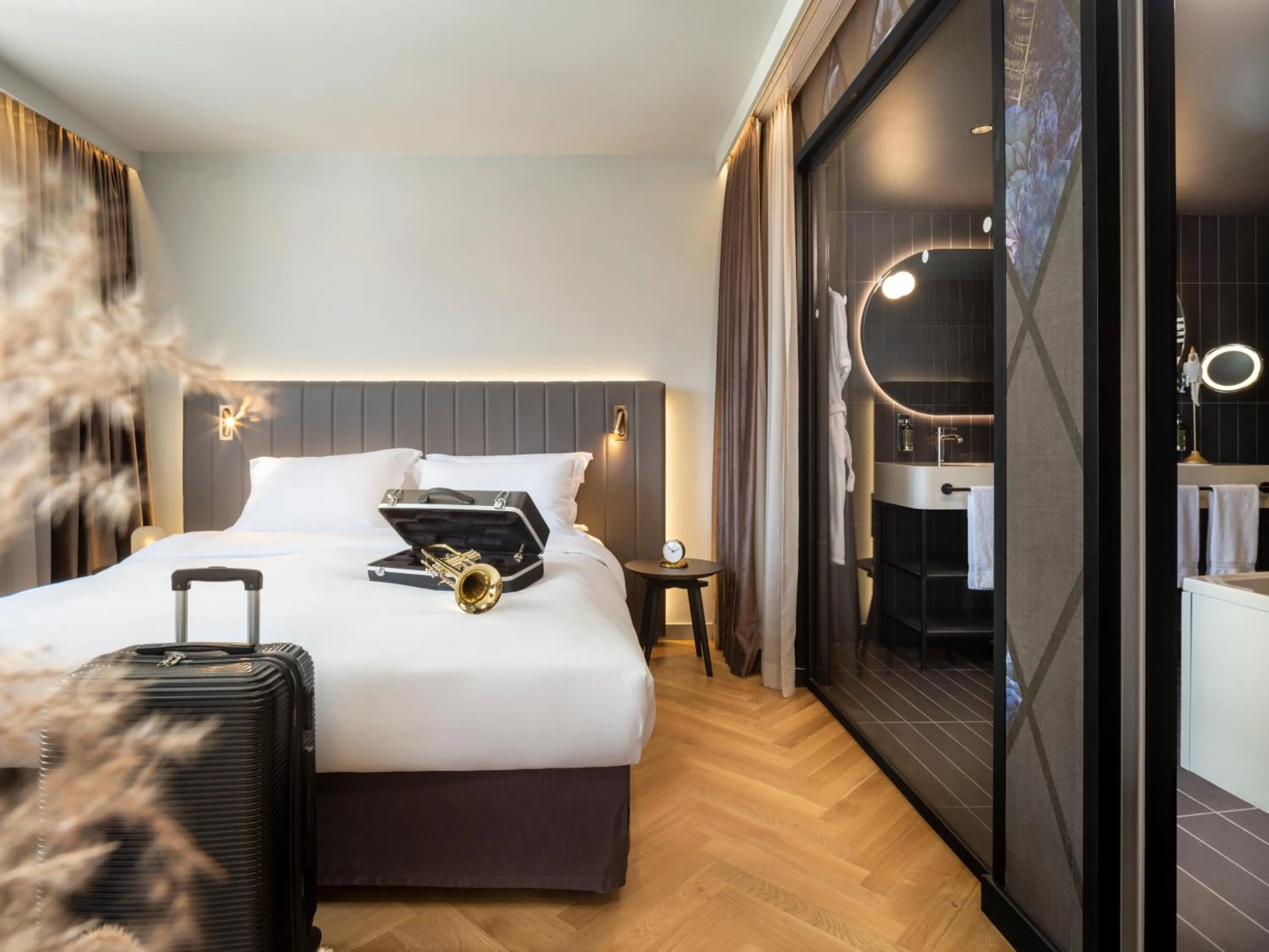 Bathroom, Bed in Hotel Am Konzerthaus - MGallery Collection