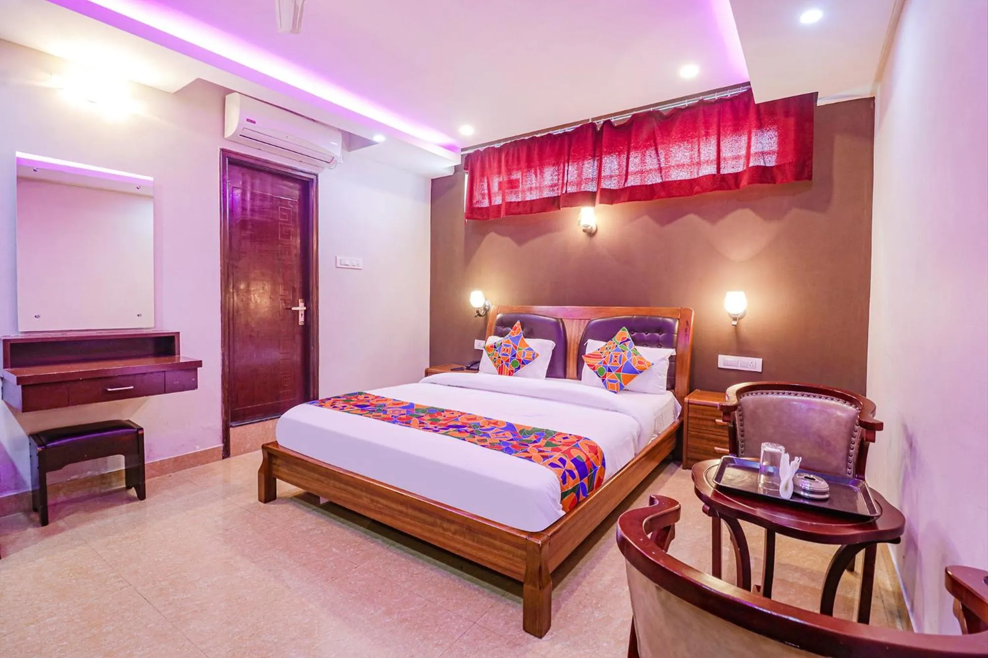 Photo of the whole room, Bed in FabHotel Turning Point - Nr Ulsoor Lake