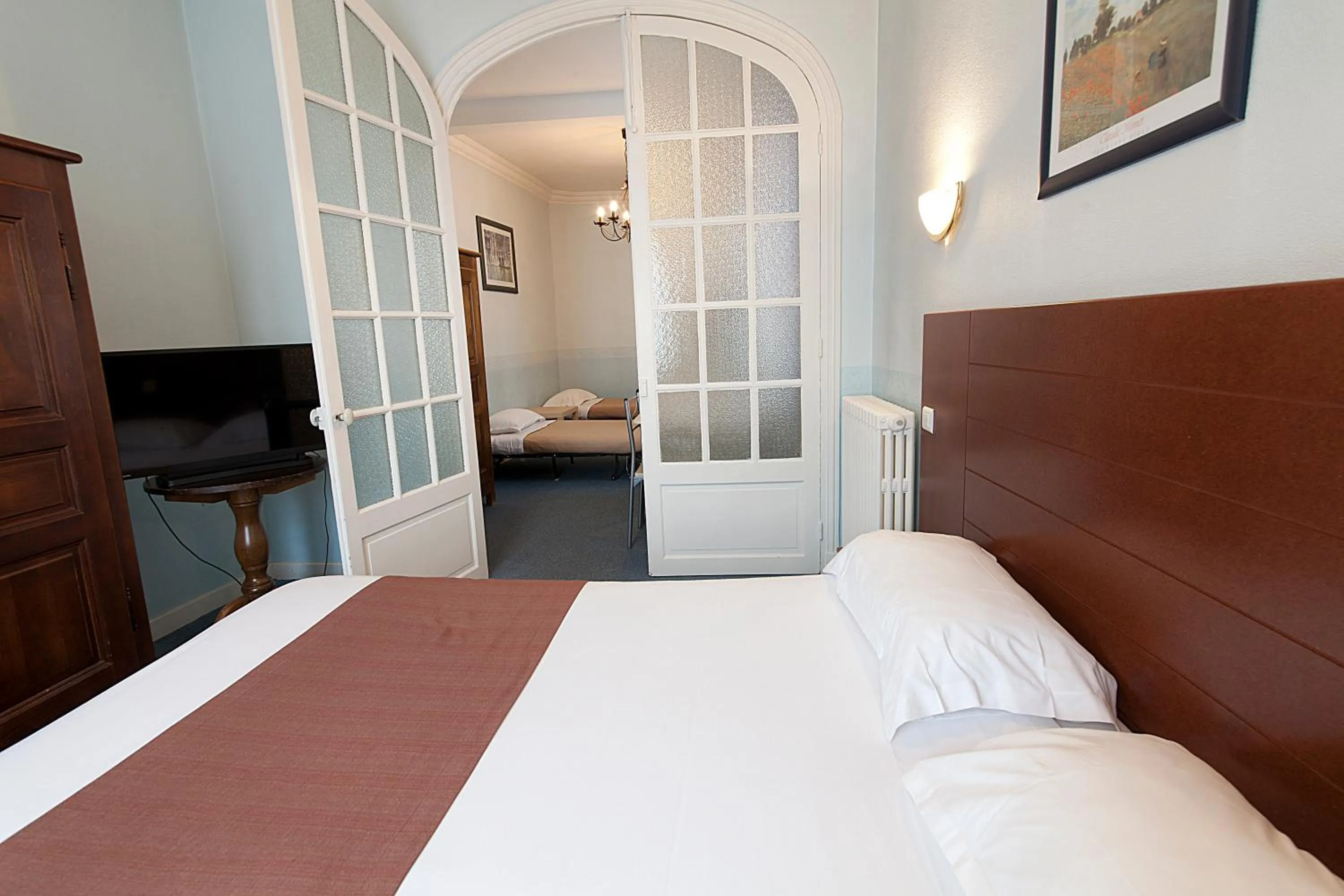 Photo of the whole room, Bed in Le Chatel
