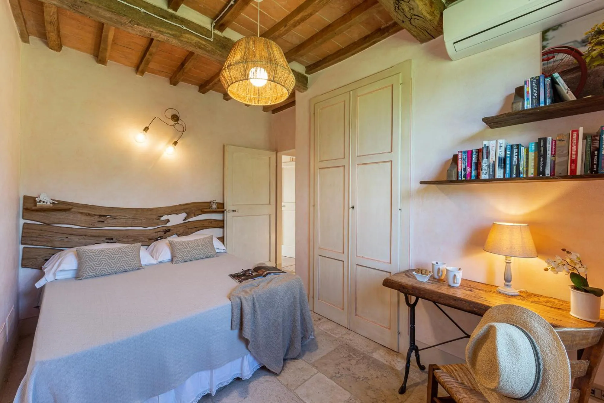 Bed in L'Oliveta 6, Emma Villas