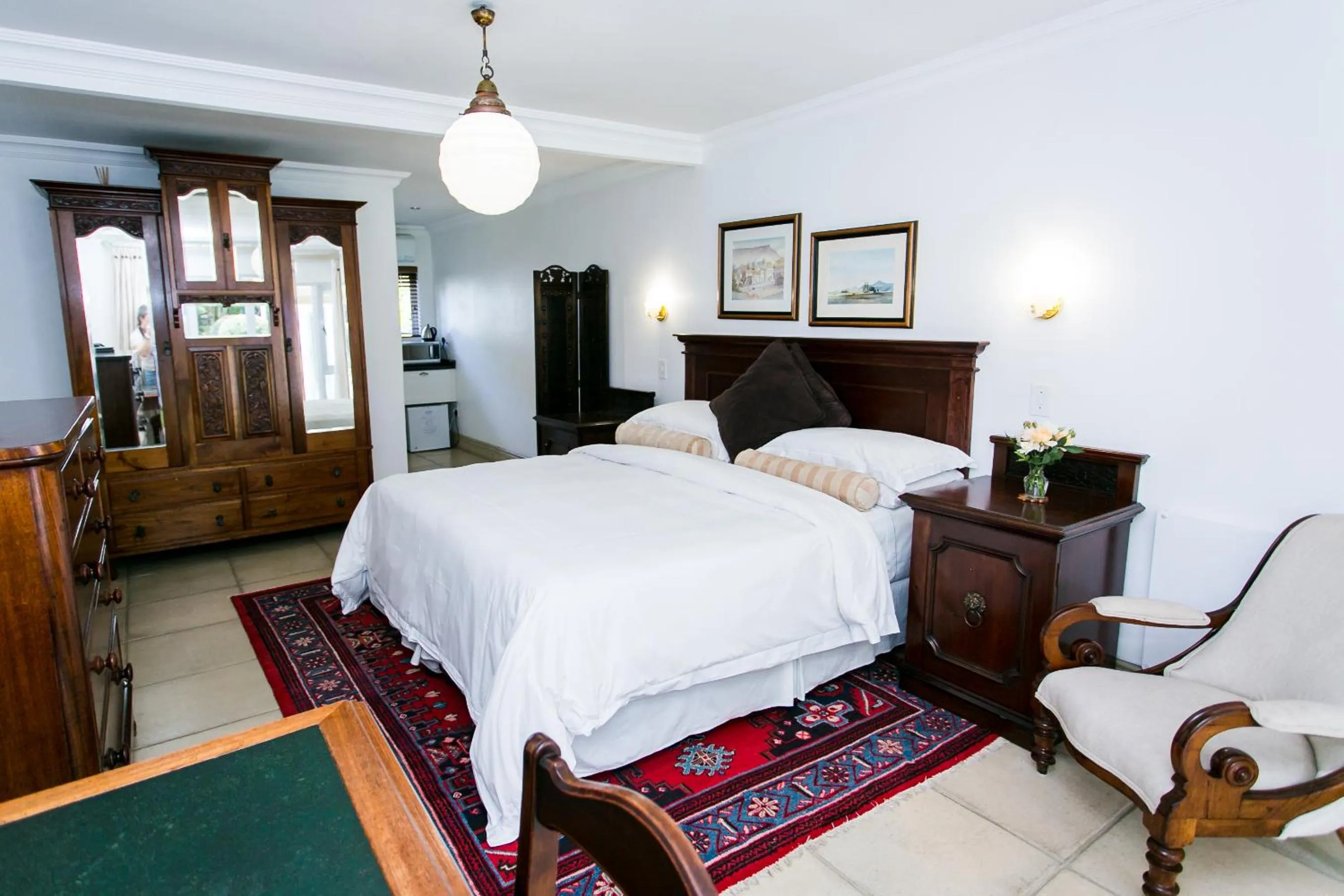 Photo of the whole room, Bed in Burkleigh House