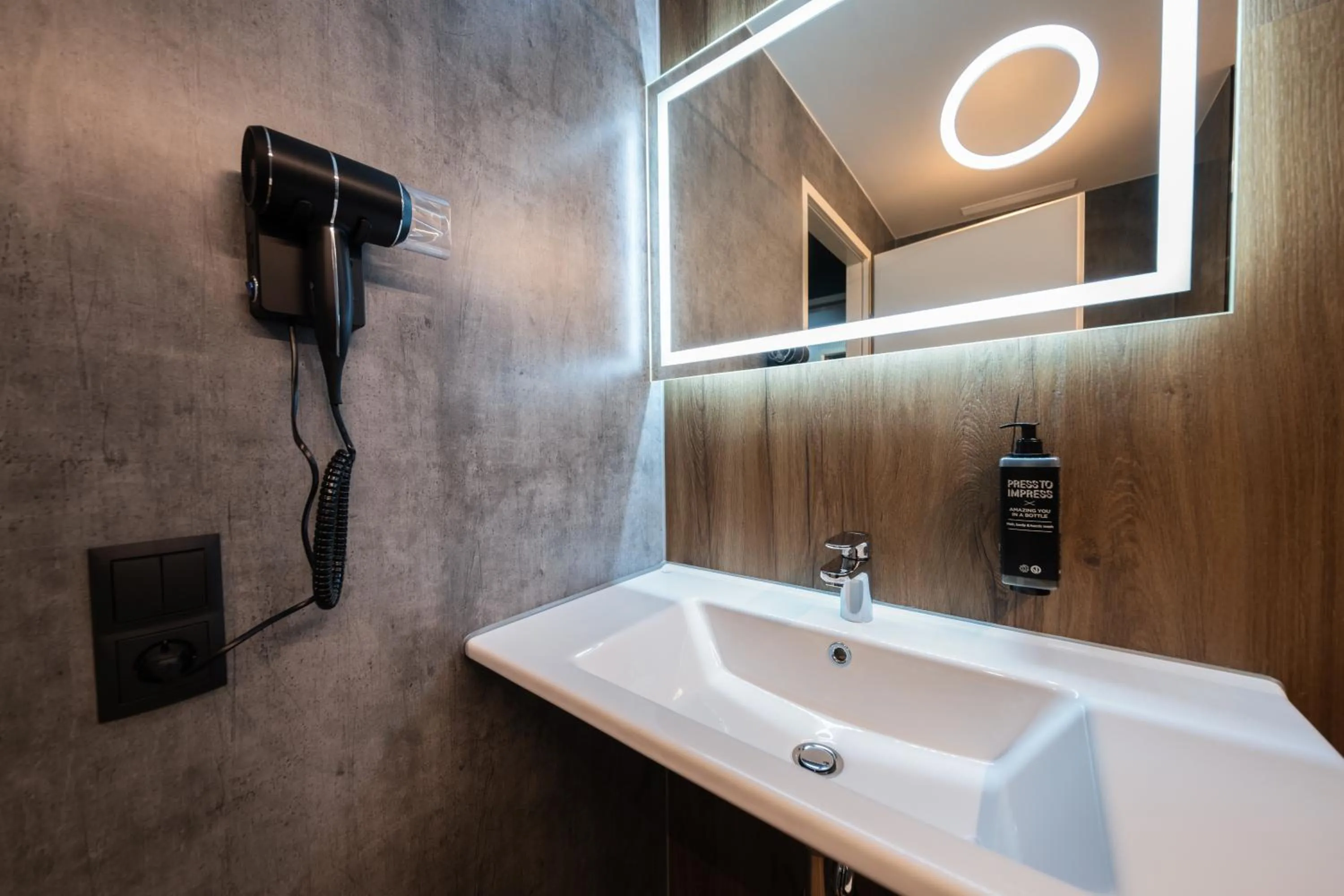 Bathroom in Ibis Styles Linz