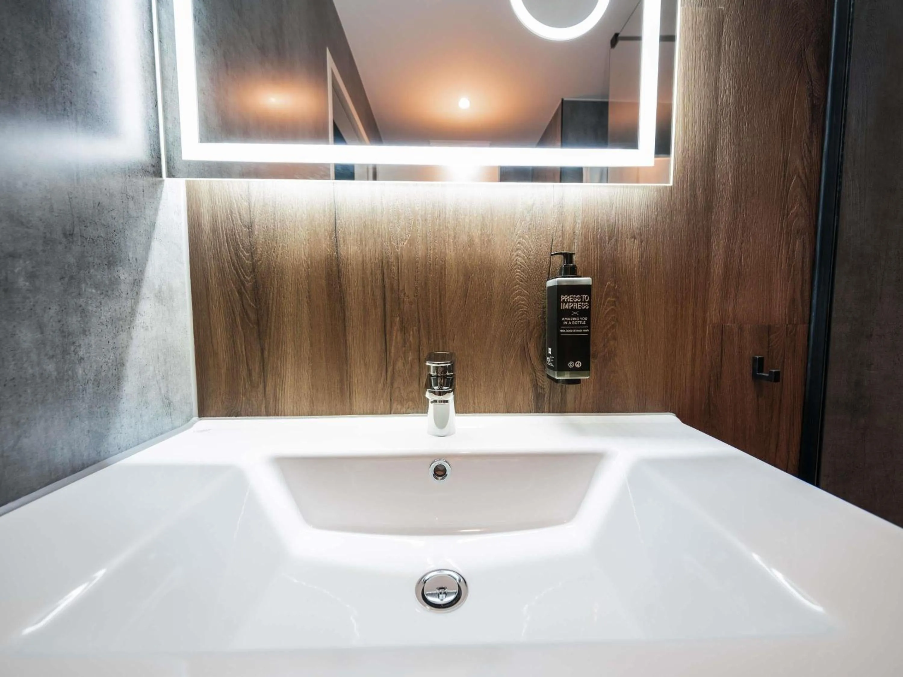 Bedroom in Ibis Styles Linz