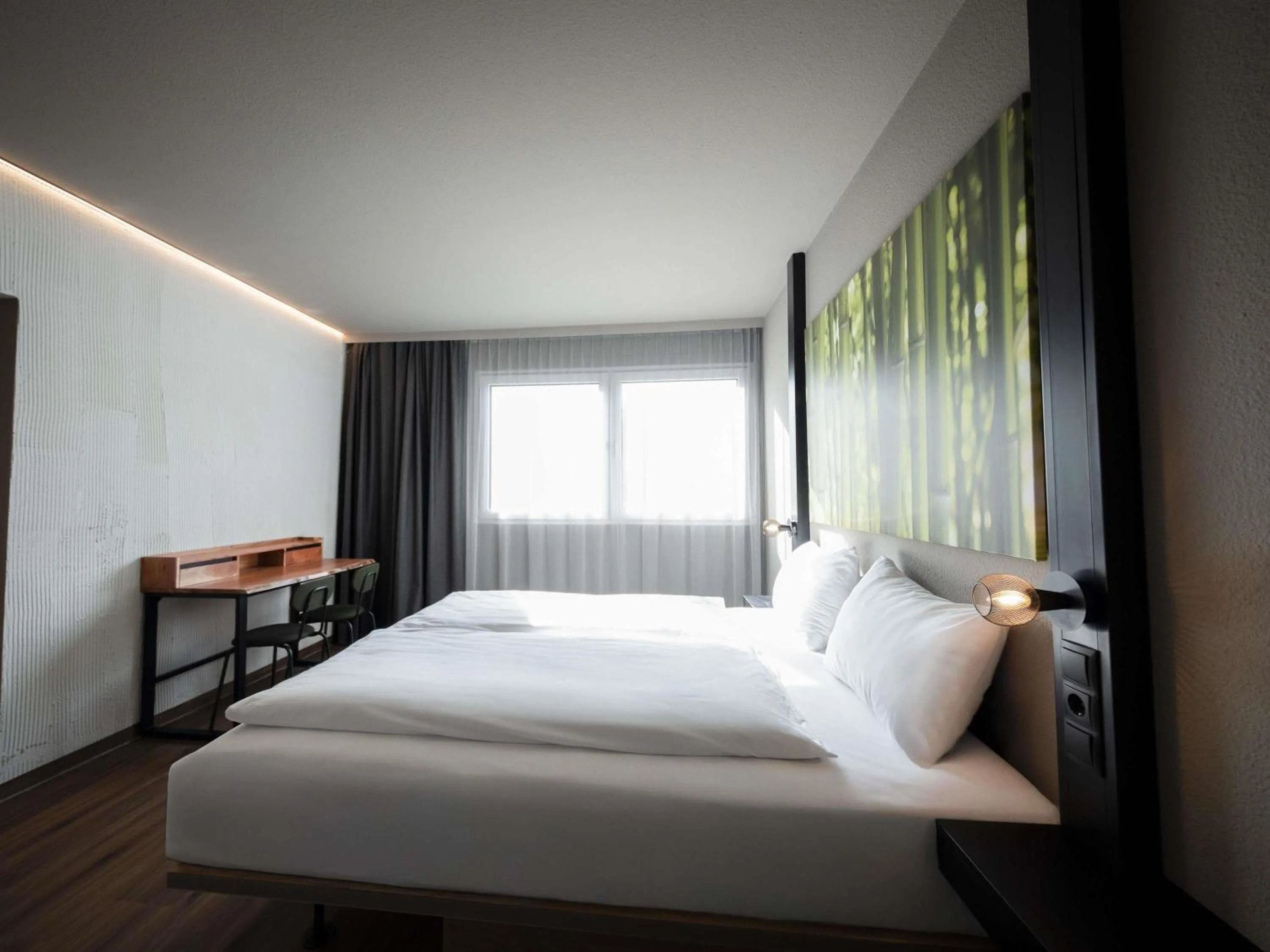 Photo of the whole room, Bed in Ibis Styles Linz