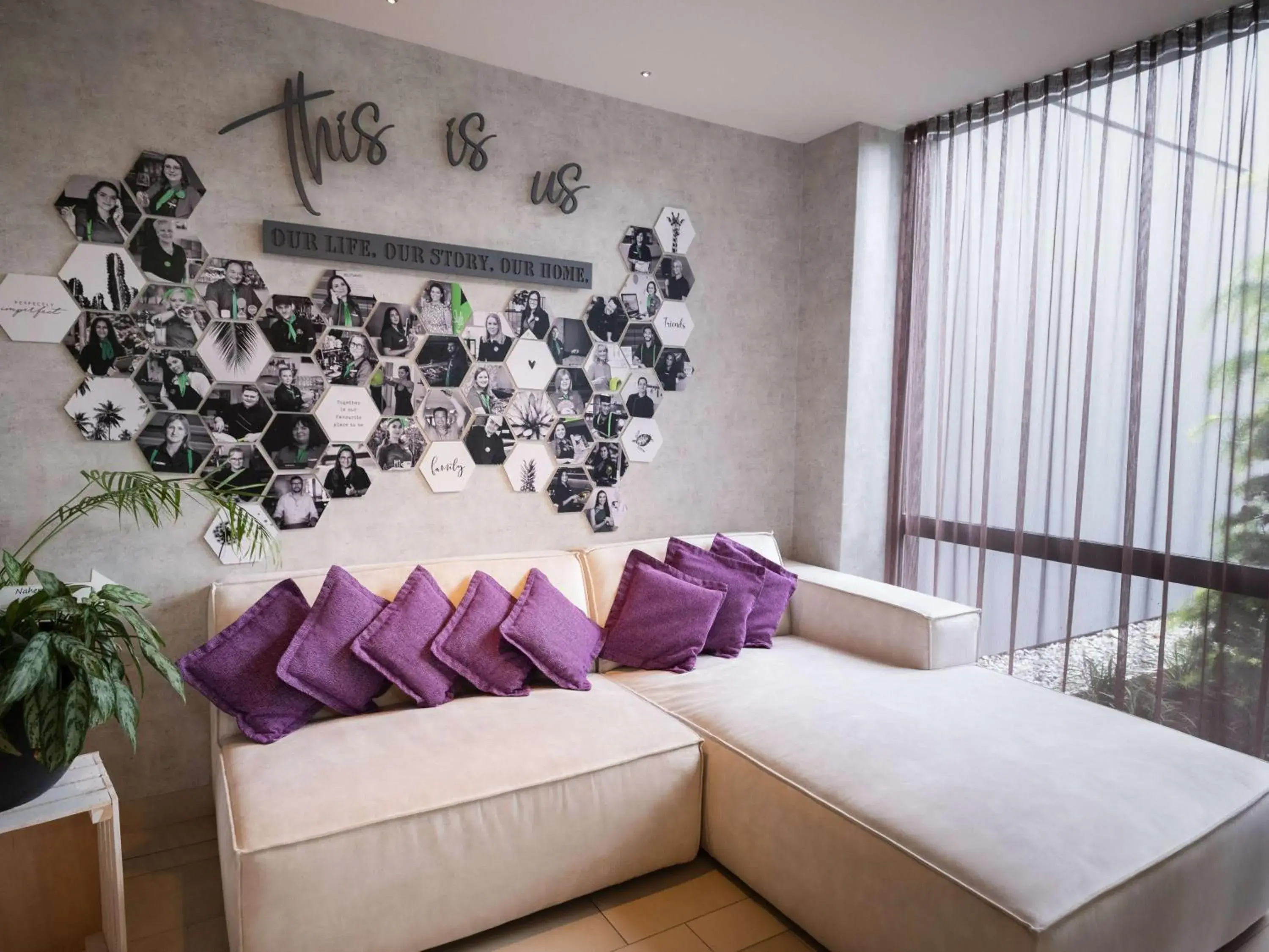 Lounge or bar, Bed in Ibis Styles Linz Lounge or bar, Bed in Ibis Styles Linz