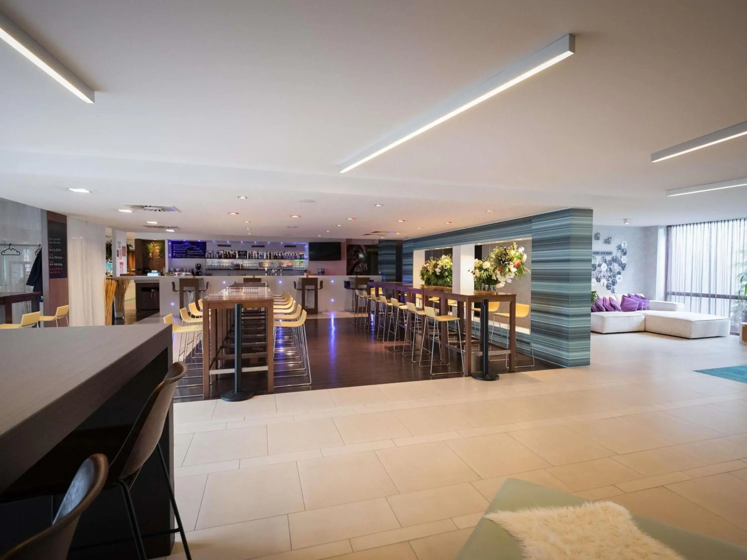 Lounge or bar in Ibis Styles Linz Lounge or bar in Ibis Styles Linz