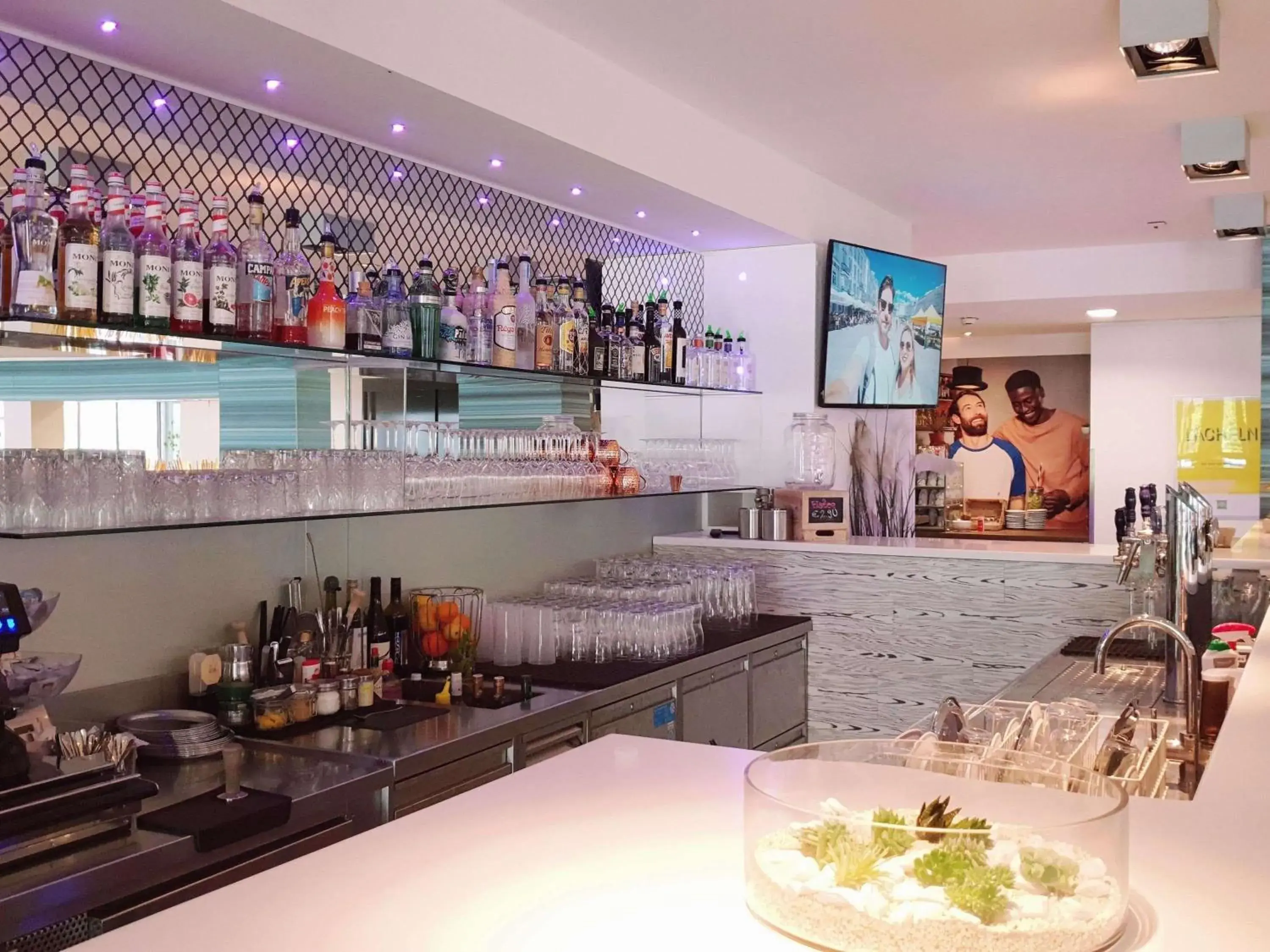 Lounge or bar in Ibis Styles Linz Lounge or bar in Ibis Styles Linz