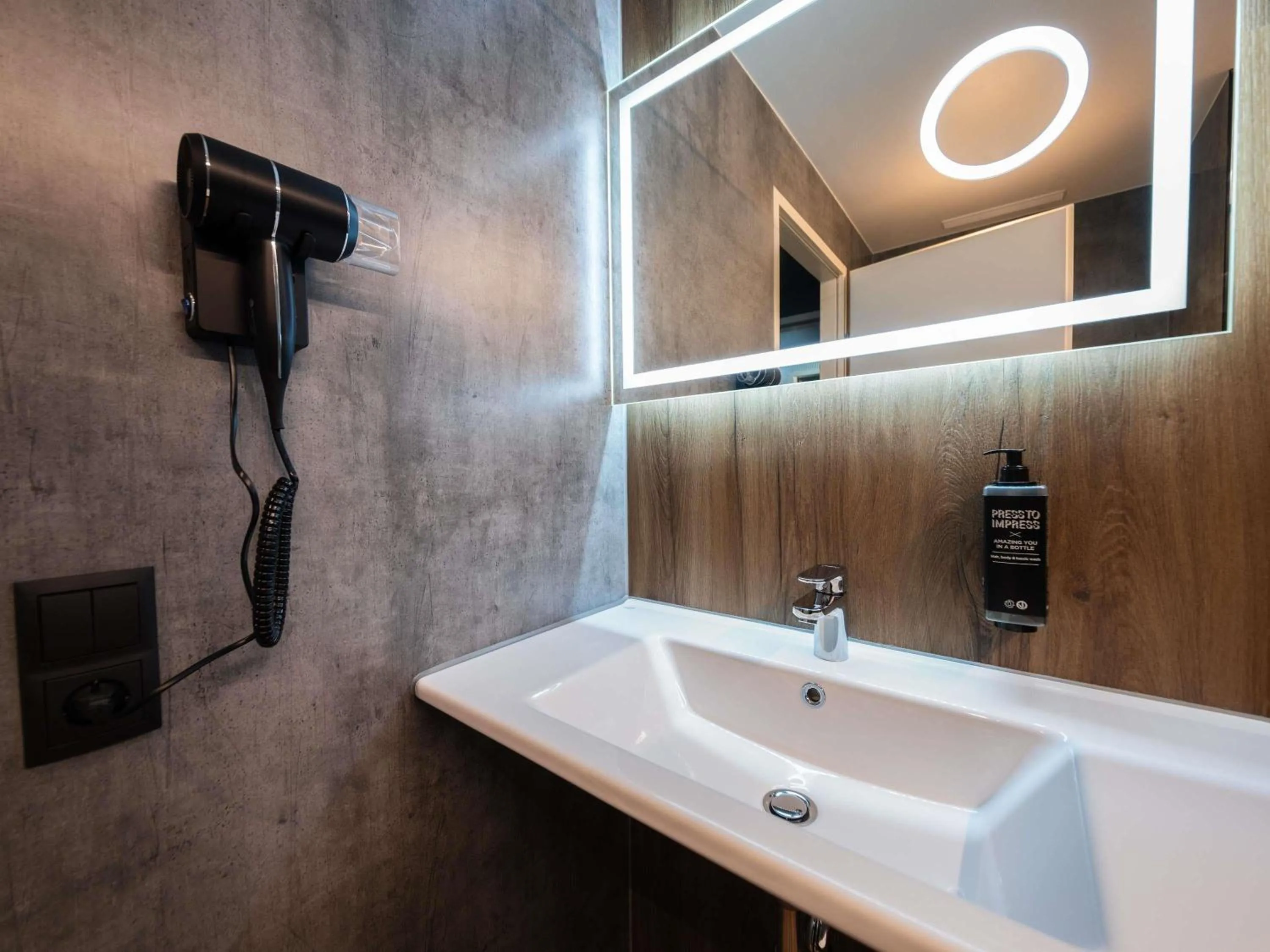 Bedroom in Ibis Styles Linz