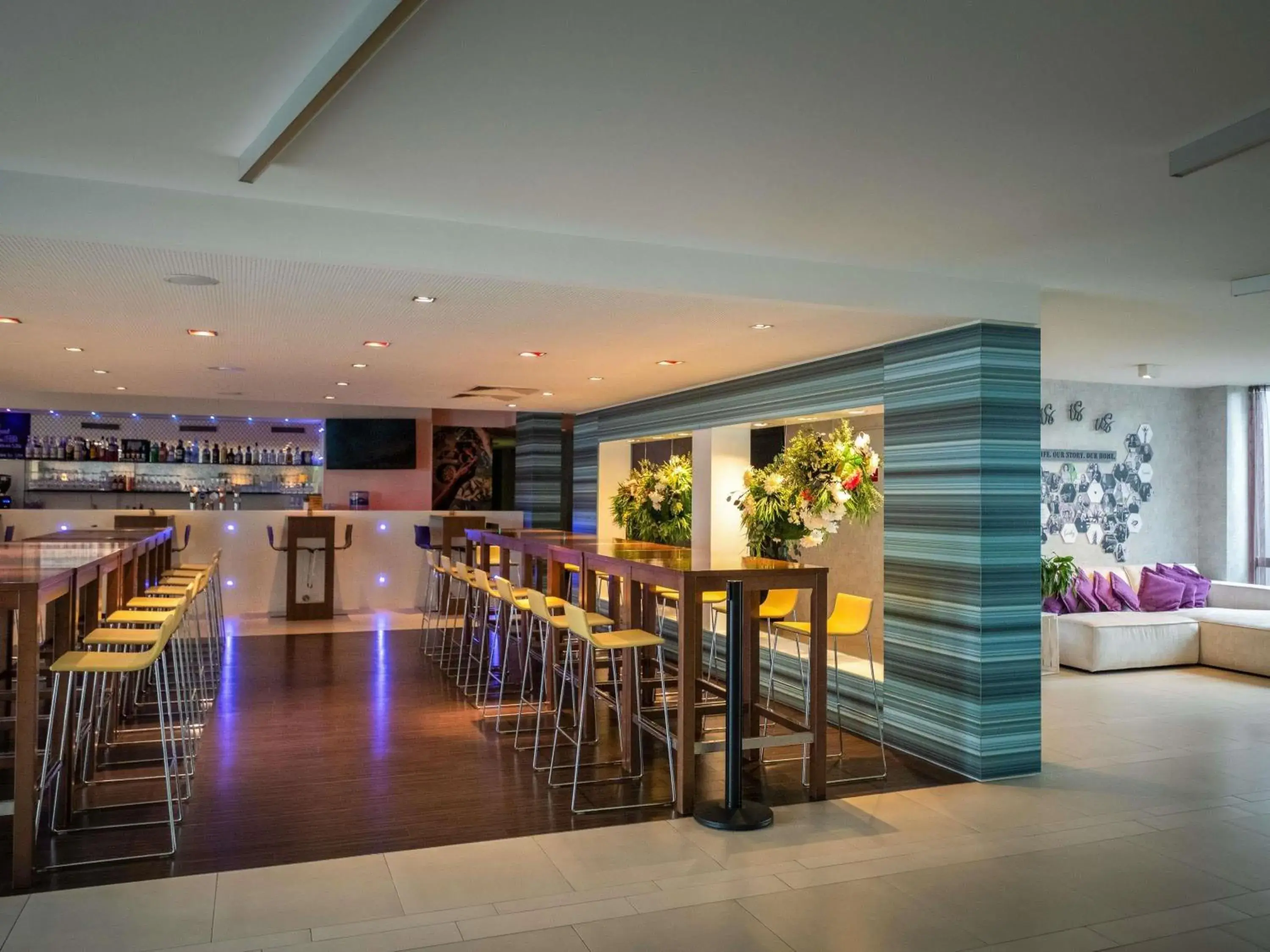 Lounge or bar in Ibis Styles Linz Lounge or bar in Ibis Styles Linz