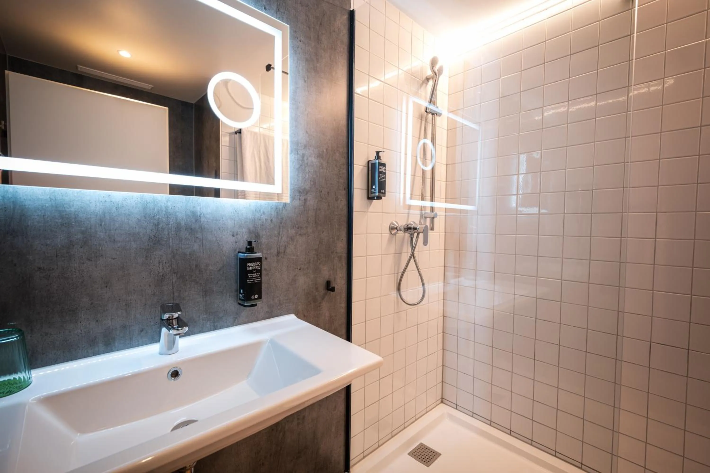 Bathroom in Ibis Styles Linz