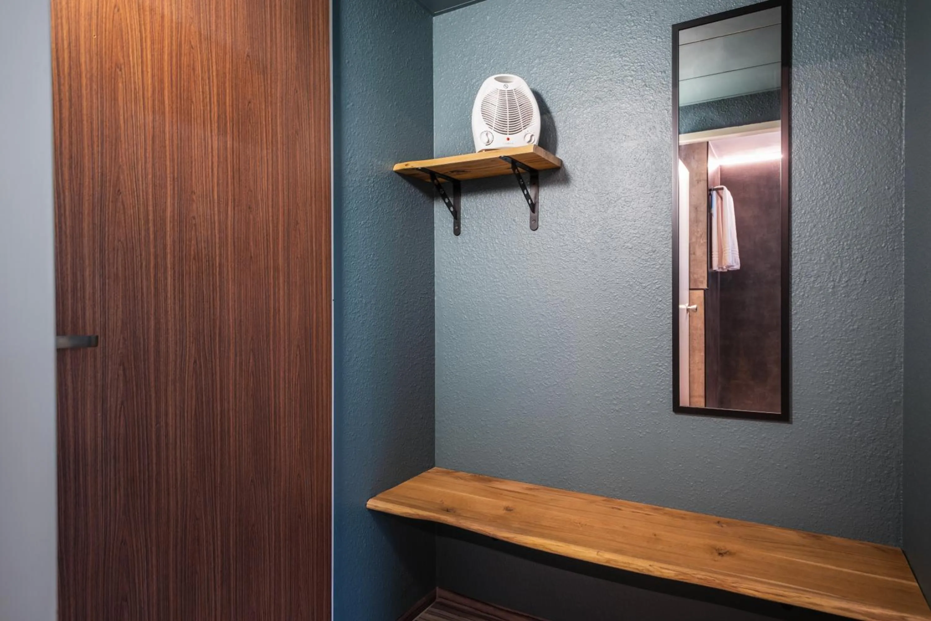 Photo of the whole room in Ibis Styles Linz