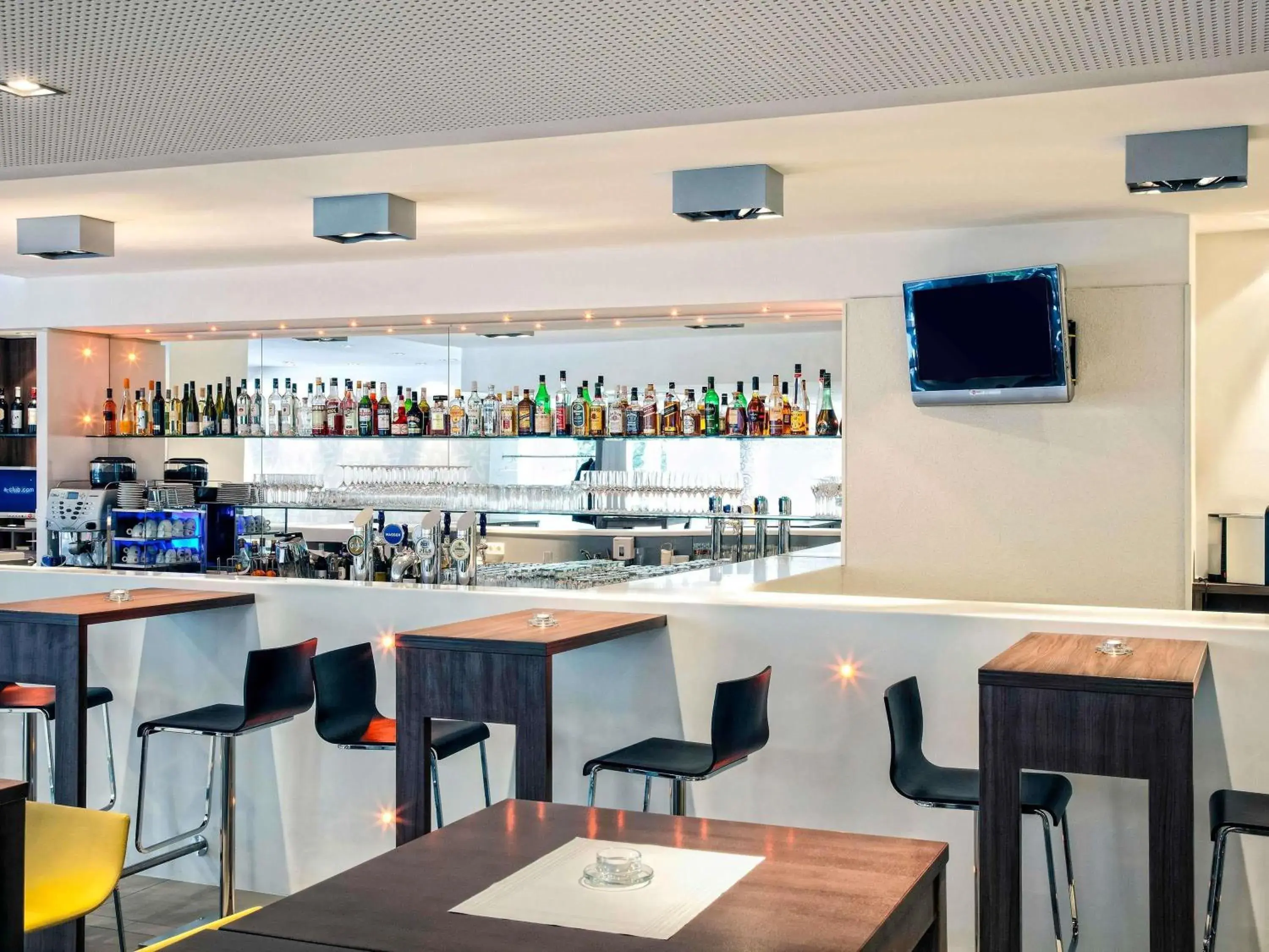 Lounge or bar in Ibis Styles Linz Lounge or bar in Ibis Styles Linz