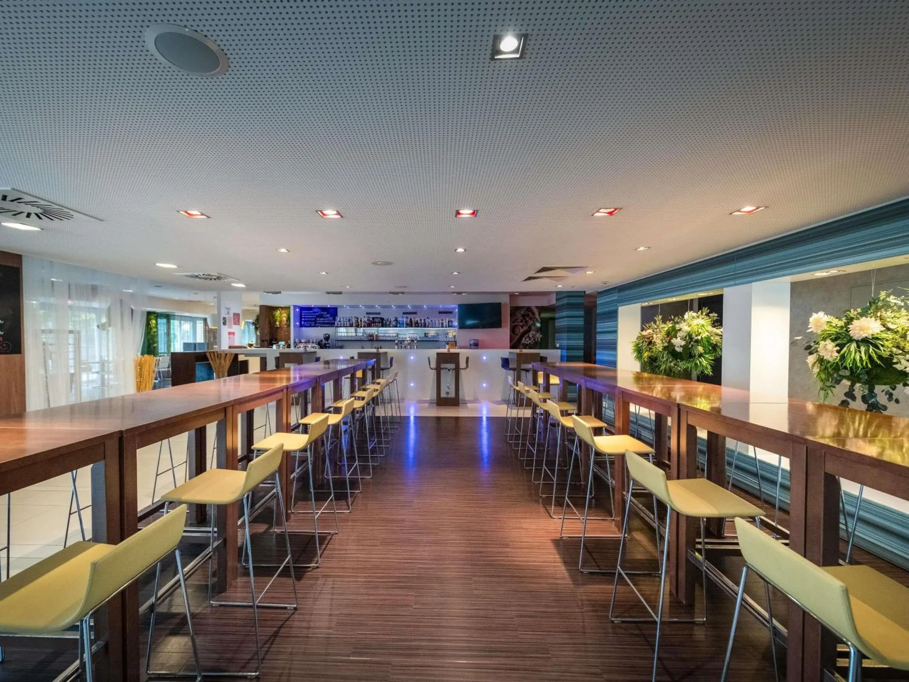 Lounge or bar in Ibis Styles Linz Lounge or bar in Ibis Styles Linz
