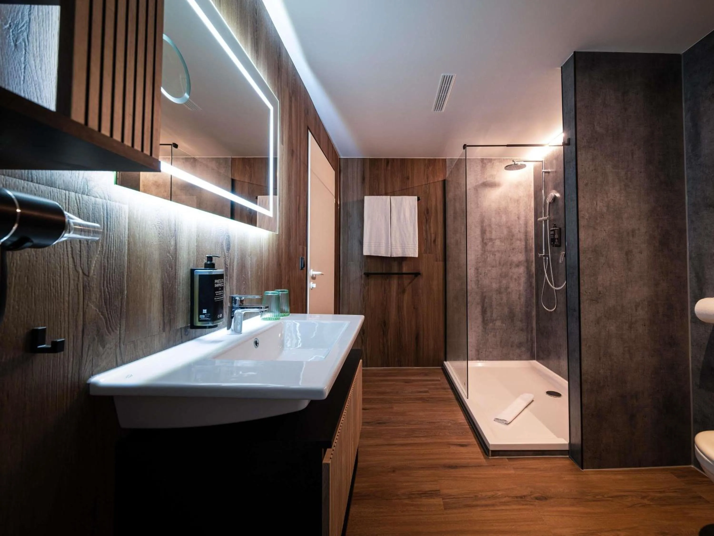 Bedroom in Ibis Styles Linz