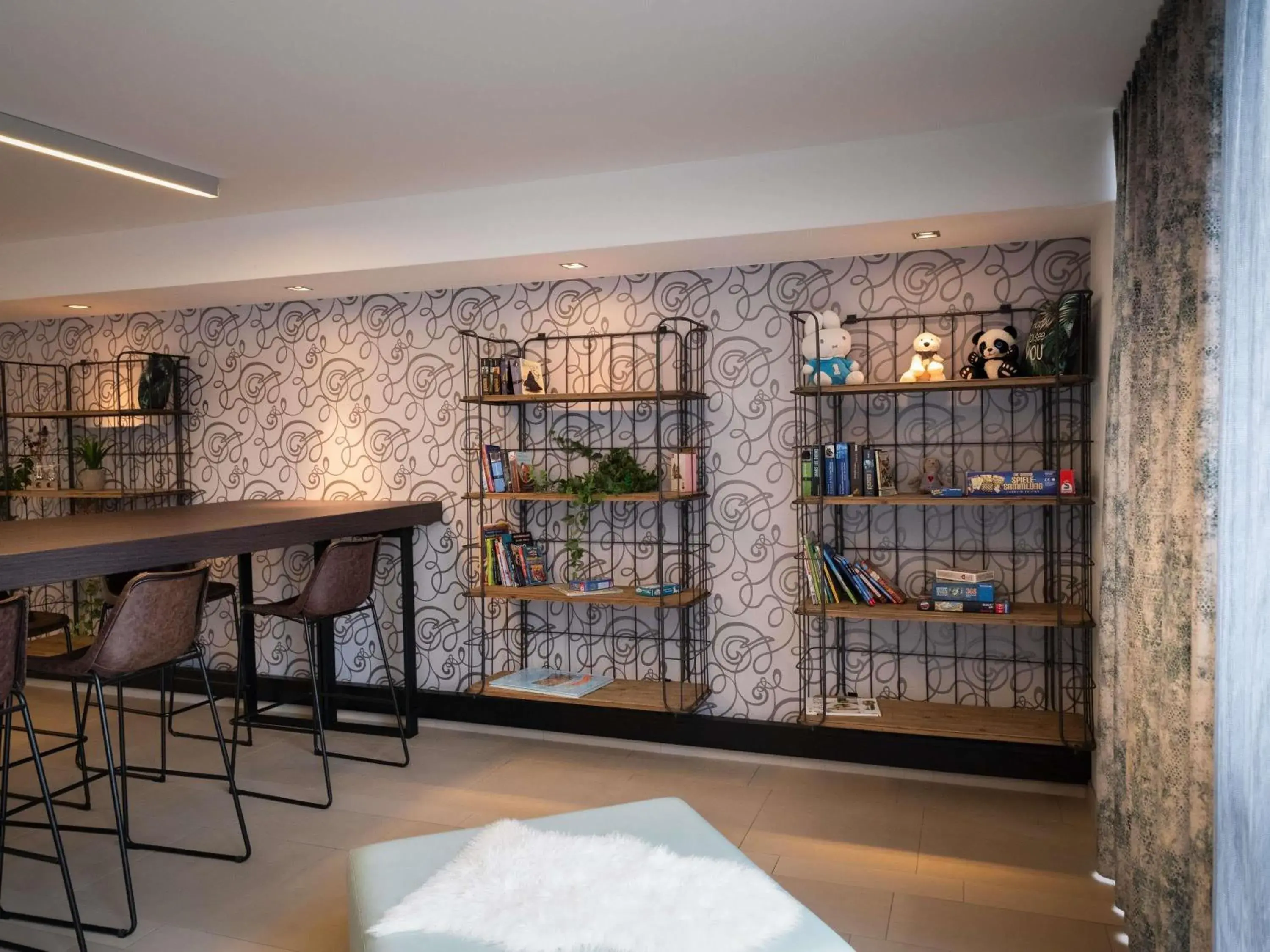 Lounge or bar in Ibis Styles Linz Lounge or bar in Ibis Styles Linz