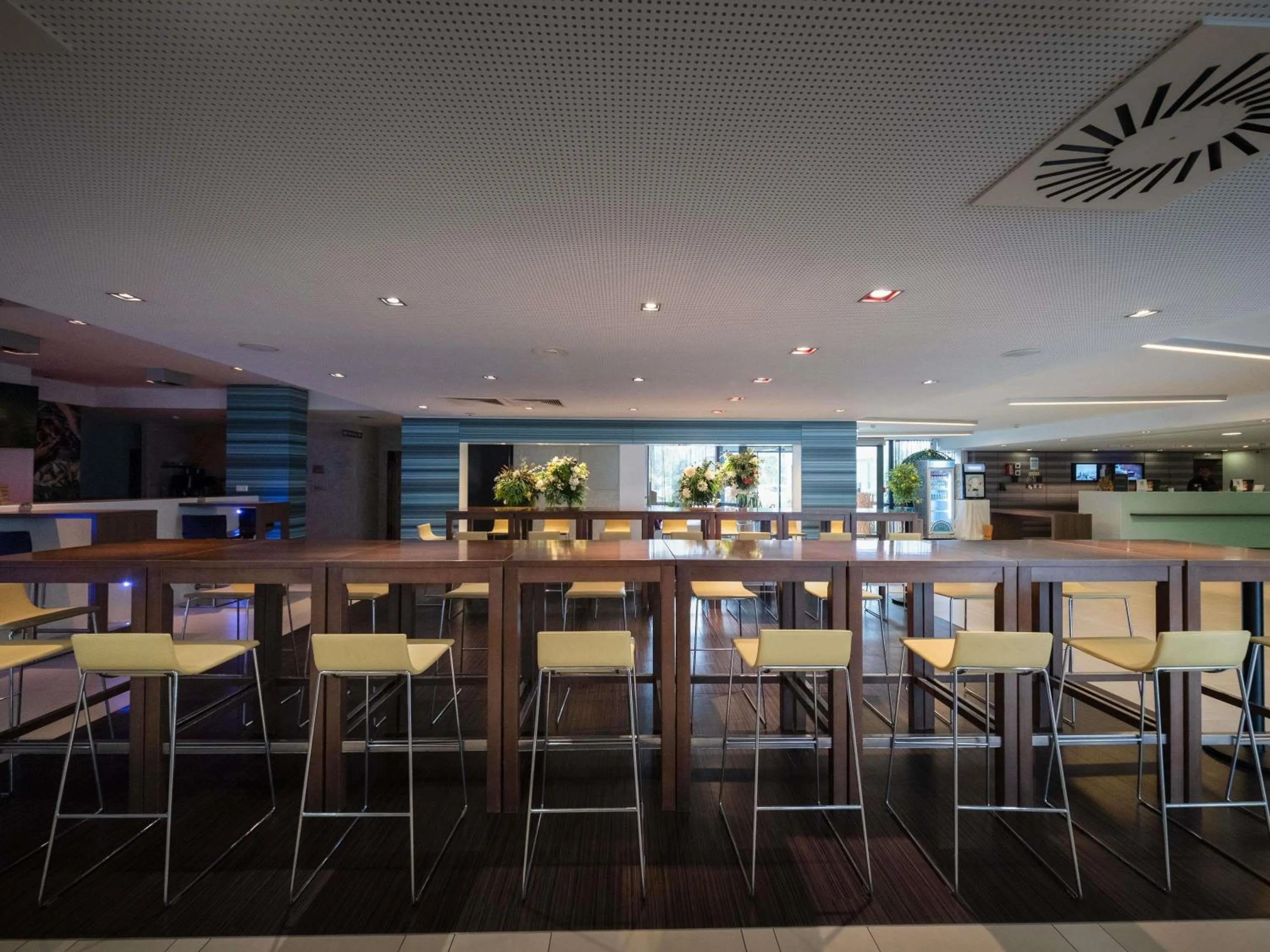 Lounge or bar in Ibis Styles Linz