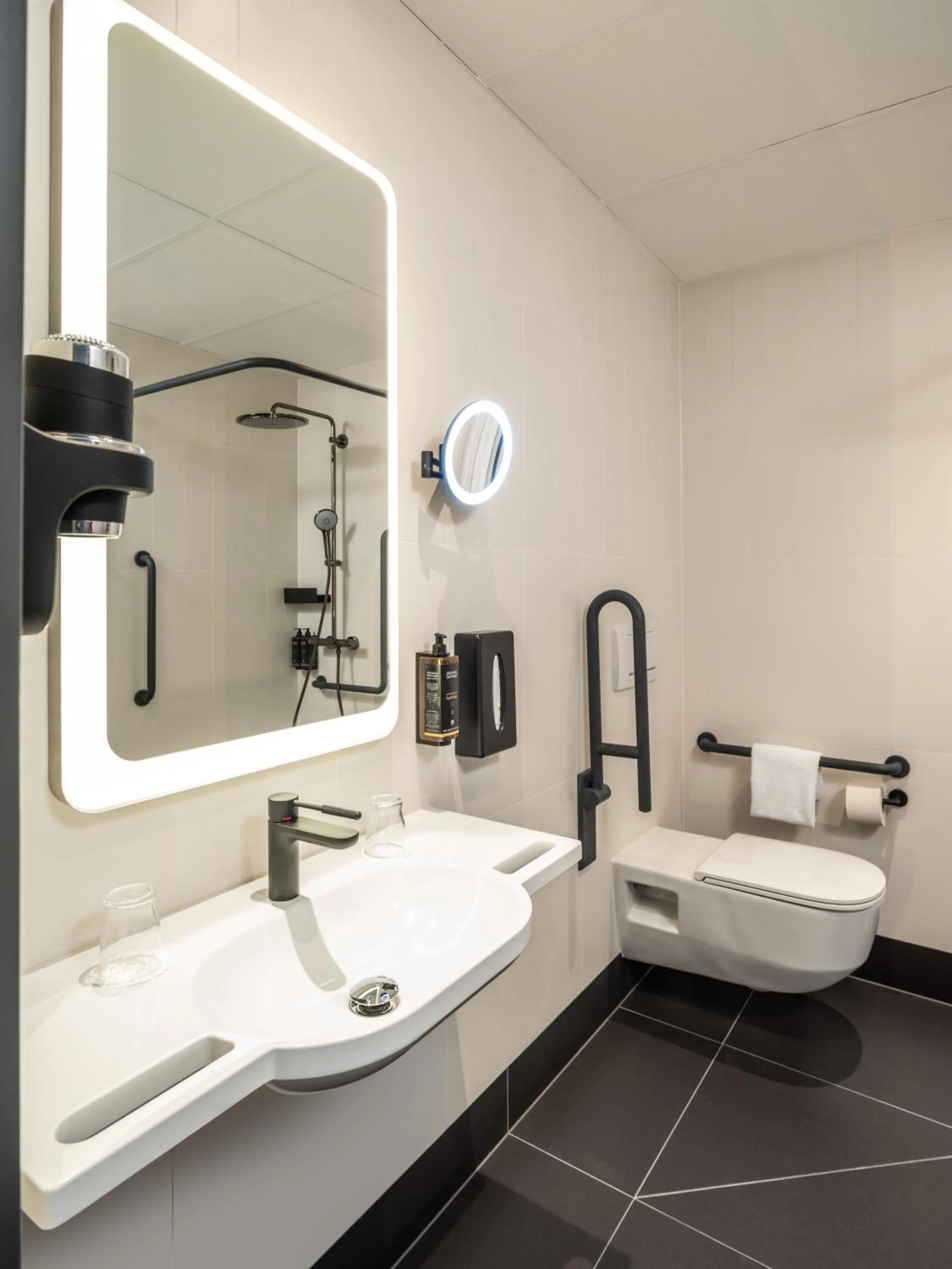 Bathroom in Hotel Mercure Wien City