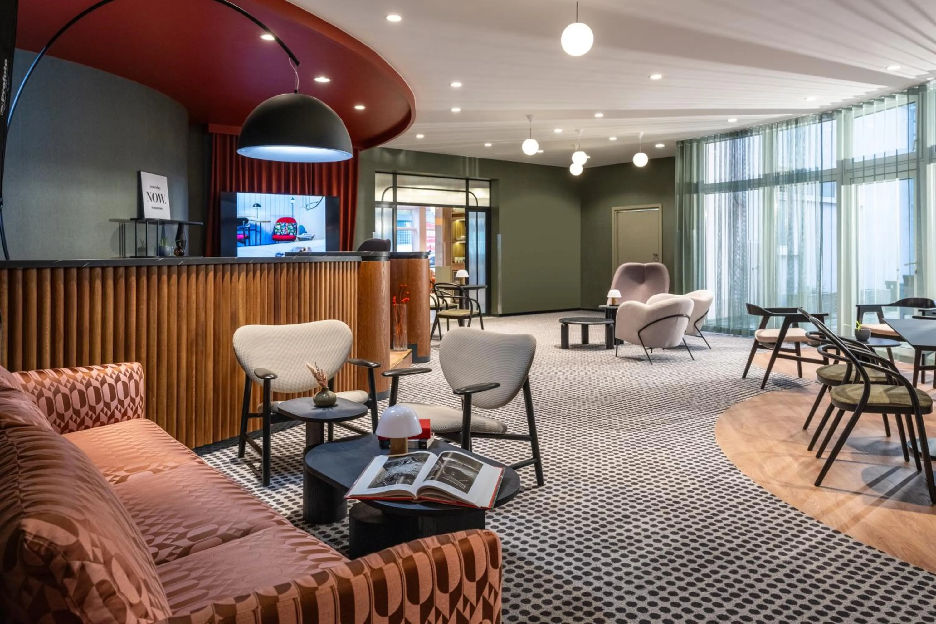 Communal lounge/ TV room in Hotel Mercure Wien City