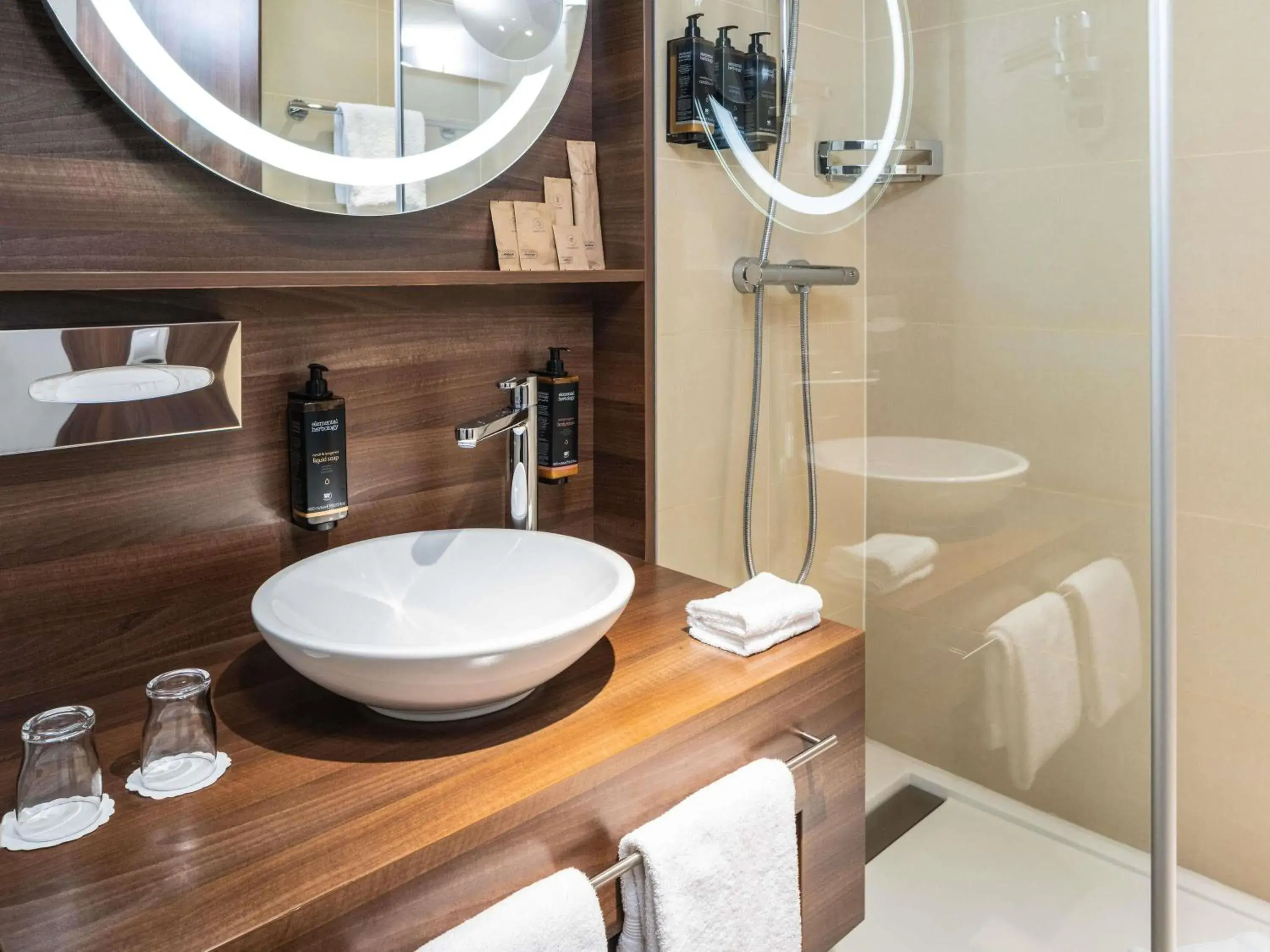 Bedroom in Hotel Mercure Wien City Bedroom in Hotel Mercure Wien City