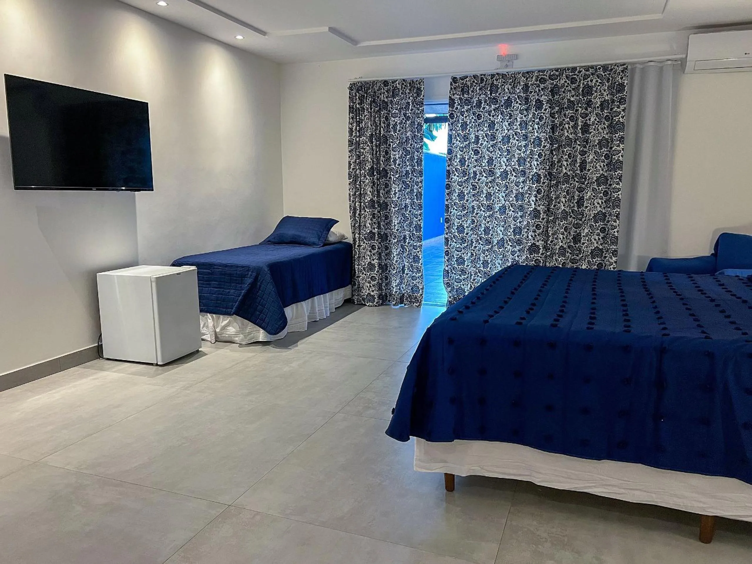 Communal lounge/ TV room, Bed in Pousada Brisa