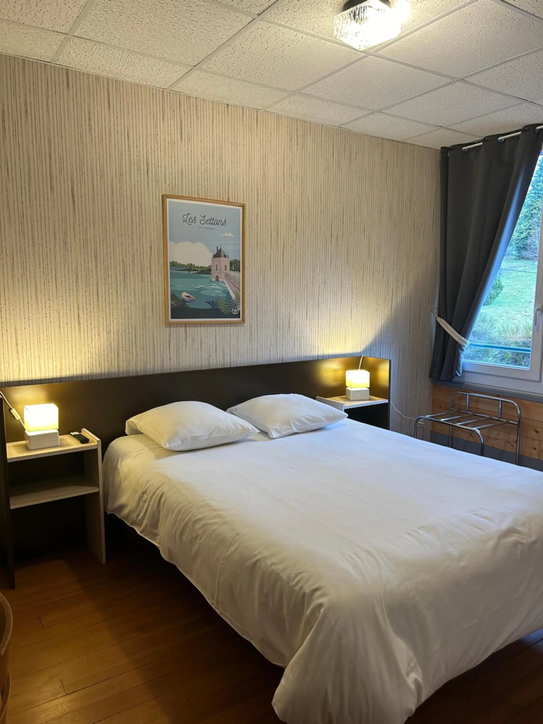 TV and multimedia, Bed in Hôtel l'Annexe