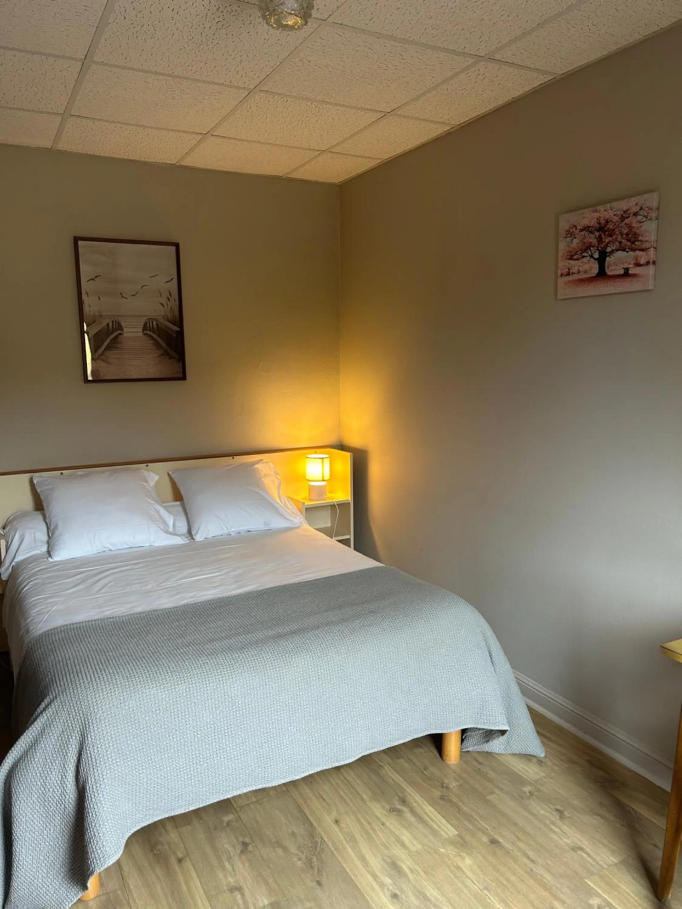 Bedroom, Bed in Hôtel l'Annexe