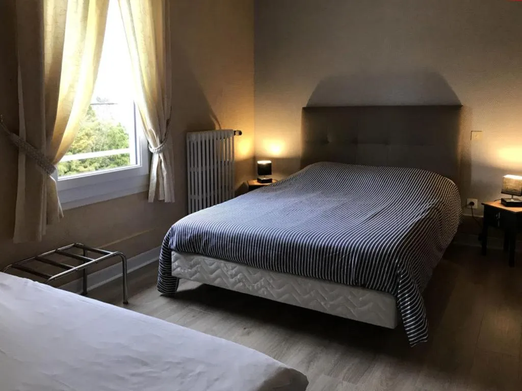 Bedroom, Bed in Hôtel l'Annexe