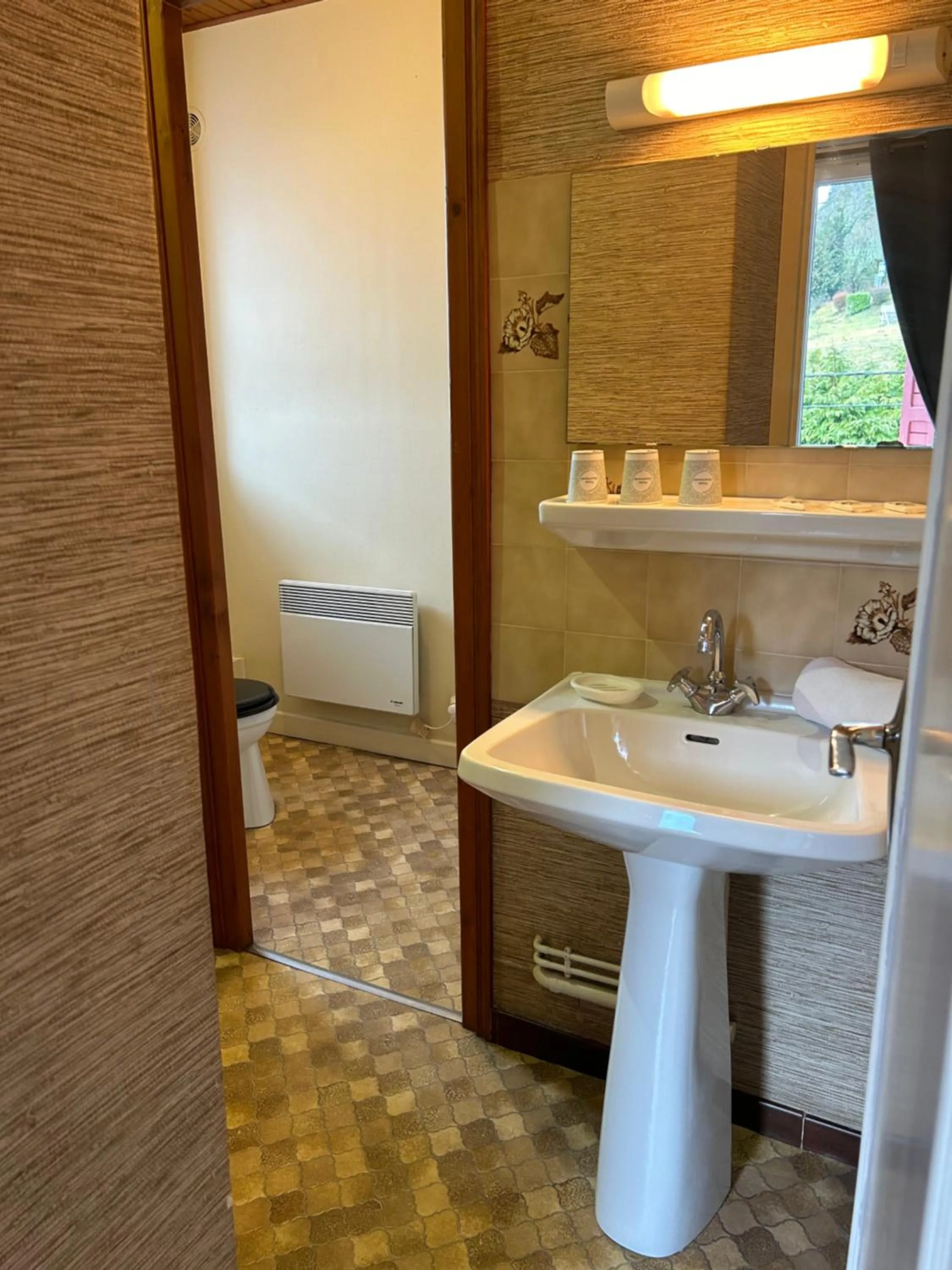 Bathroom in Hôtel l'Annexe