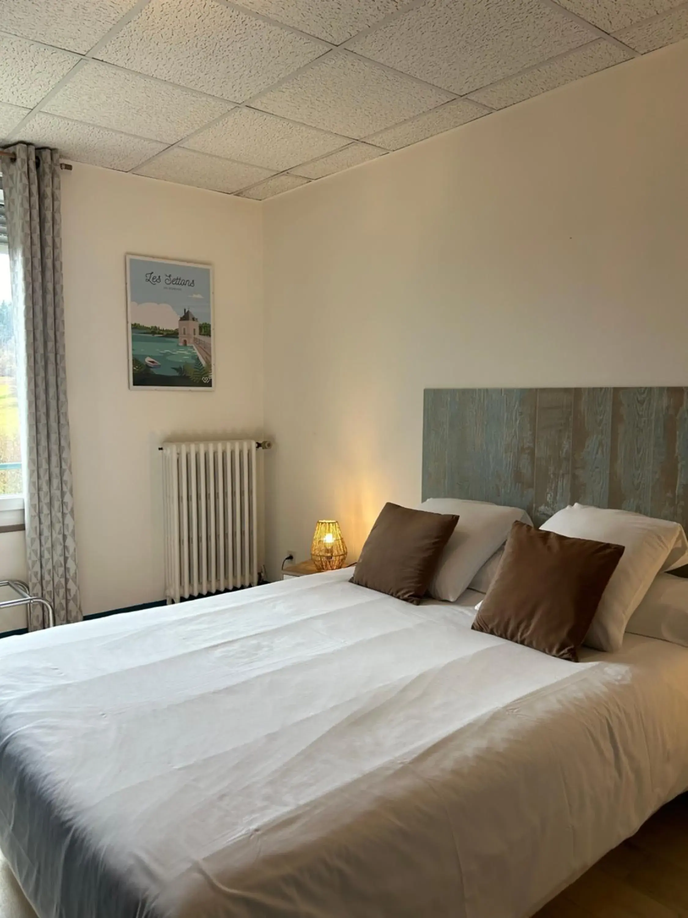 Double Room in Hôtel l'Annexe Double Room in Hôtel l'Annexe