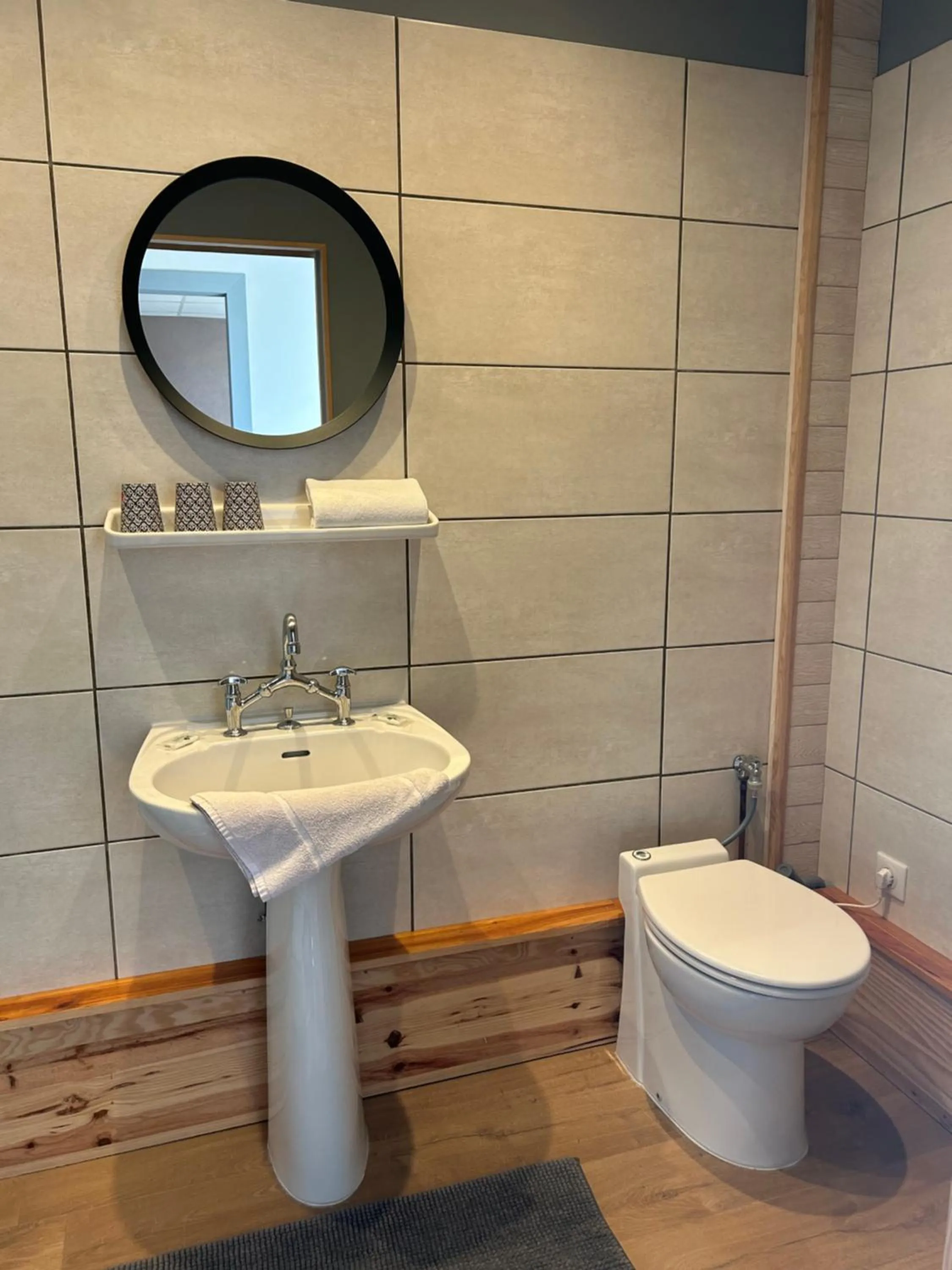 Shower in Hôtel l'Annexe