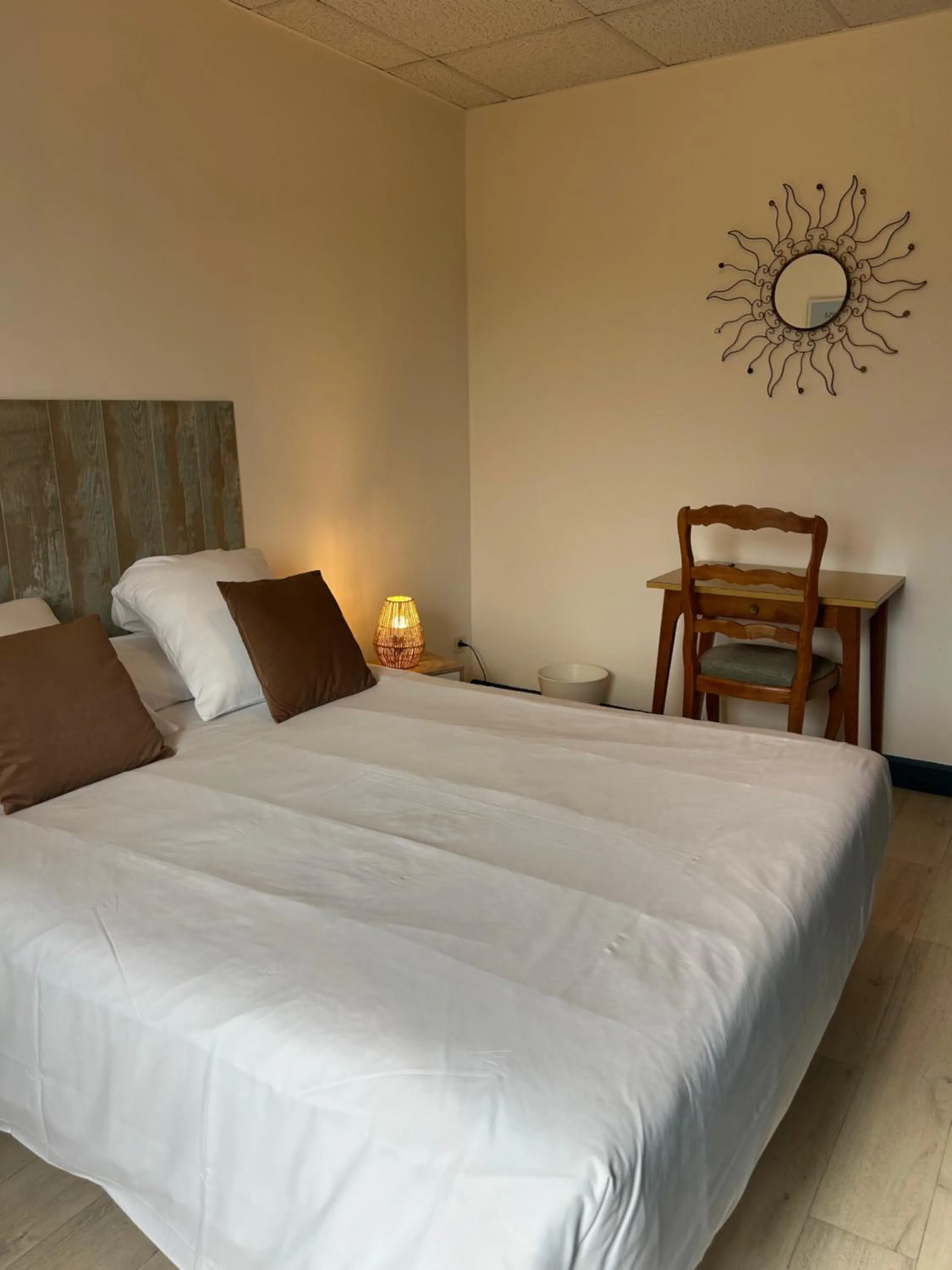 TV and multimedia, Bed in Hôtel l'Annexe