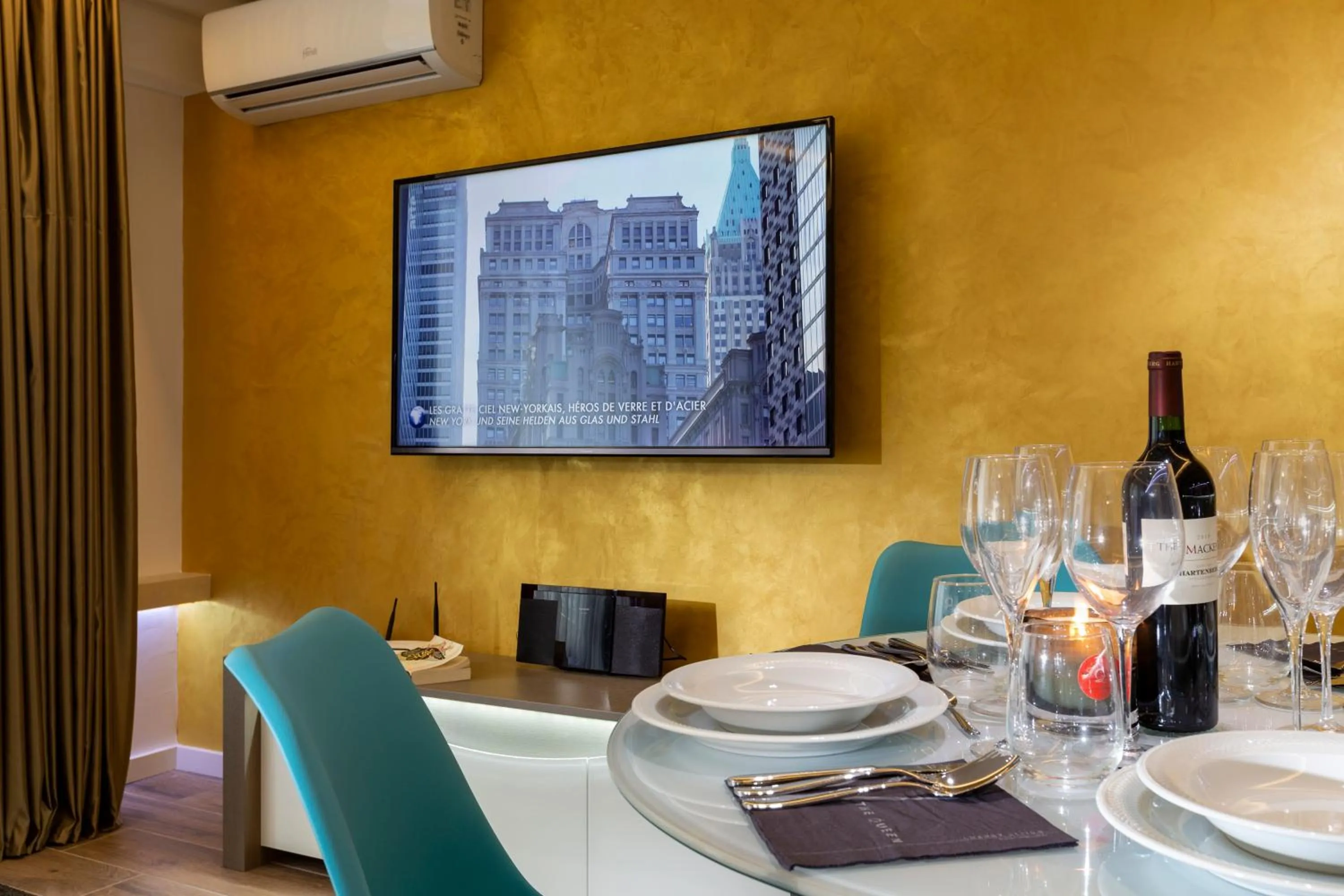 TV and multimedia in The Queen Luxury Apartments - Villa Carlotta