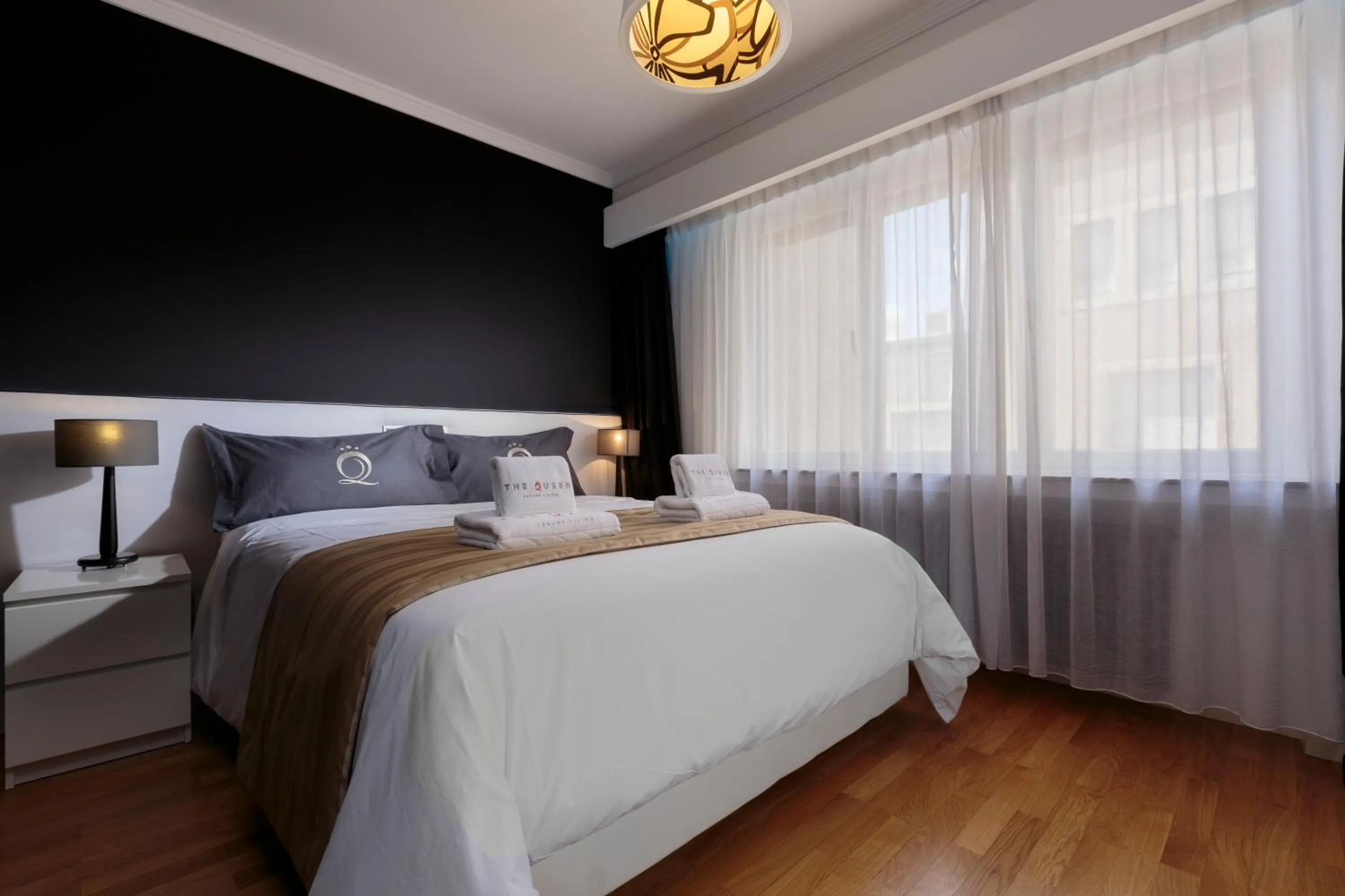 Bedroom, Bed in The Queen Luxury Apartments - Villa Carlotta