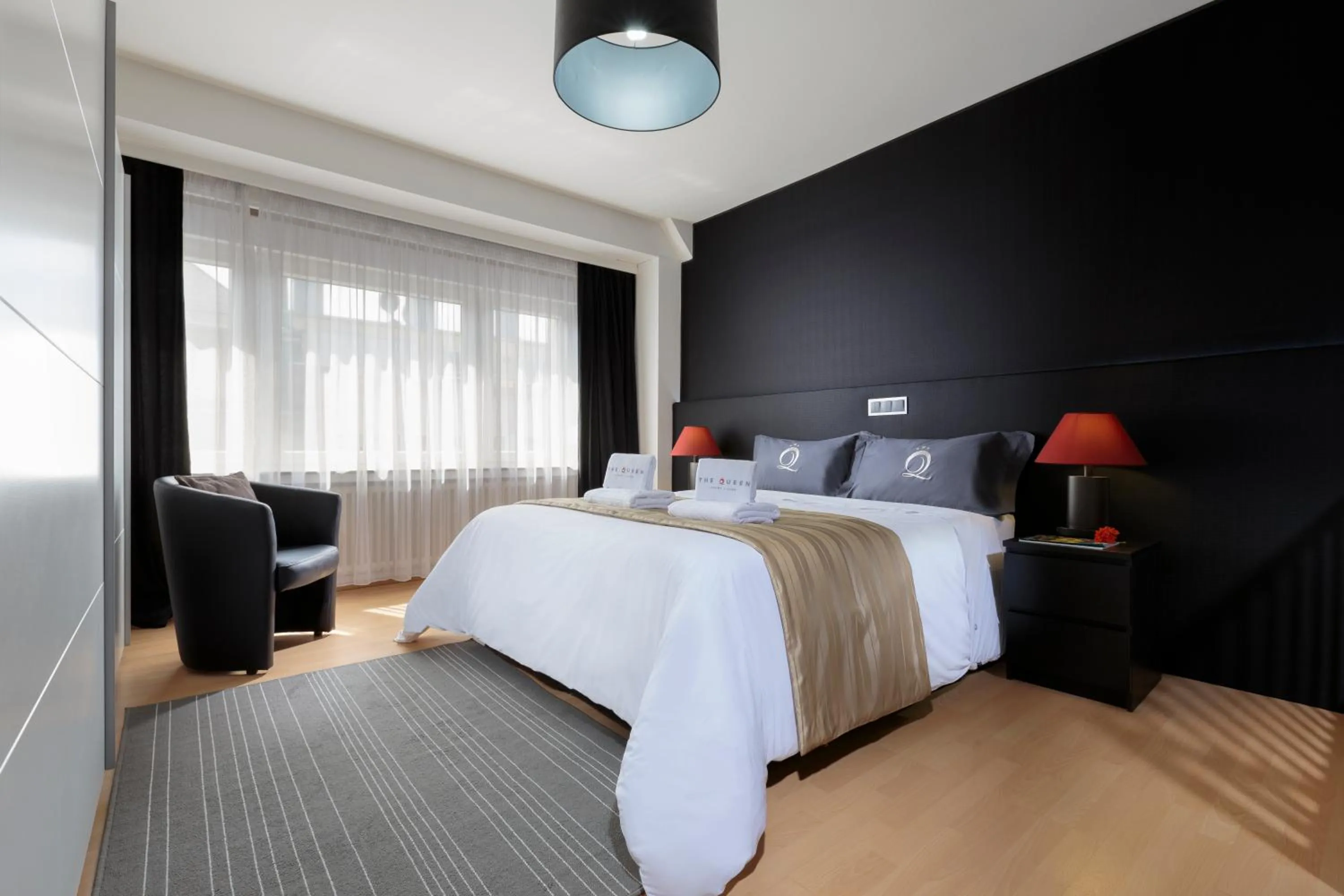 Bedroom, Bed in The Queen Luxury Apartments - Villa Carlotta