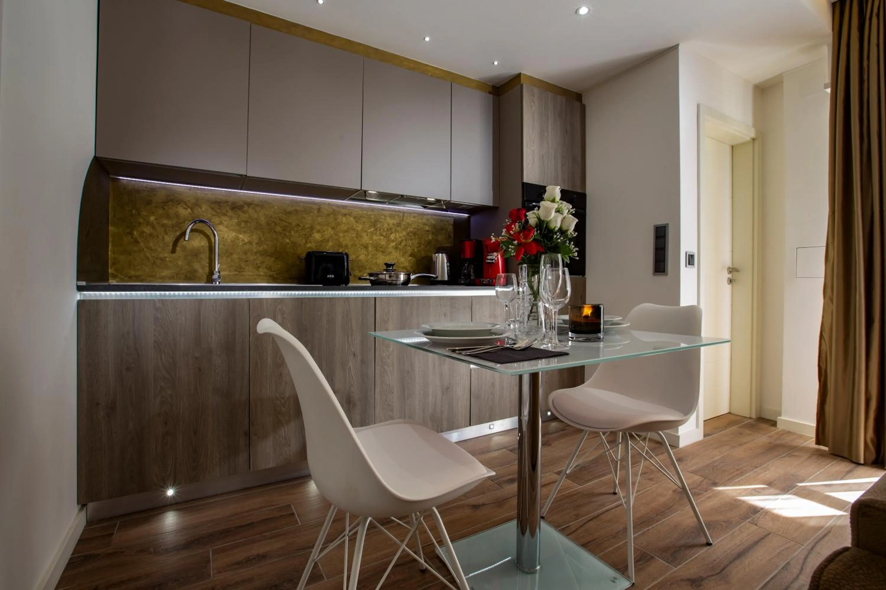 Kitchen or kitchenette in The Queen Luxury Apartments - Villa Carlotta