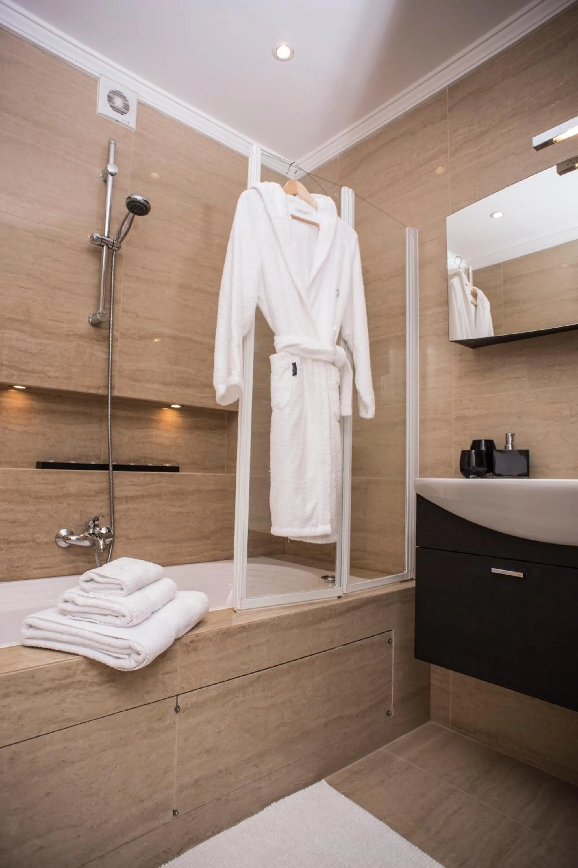 Bathroom in The Queen Luxury Apartments - Villa Carlotta