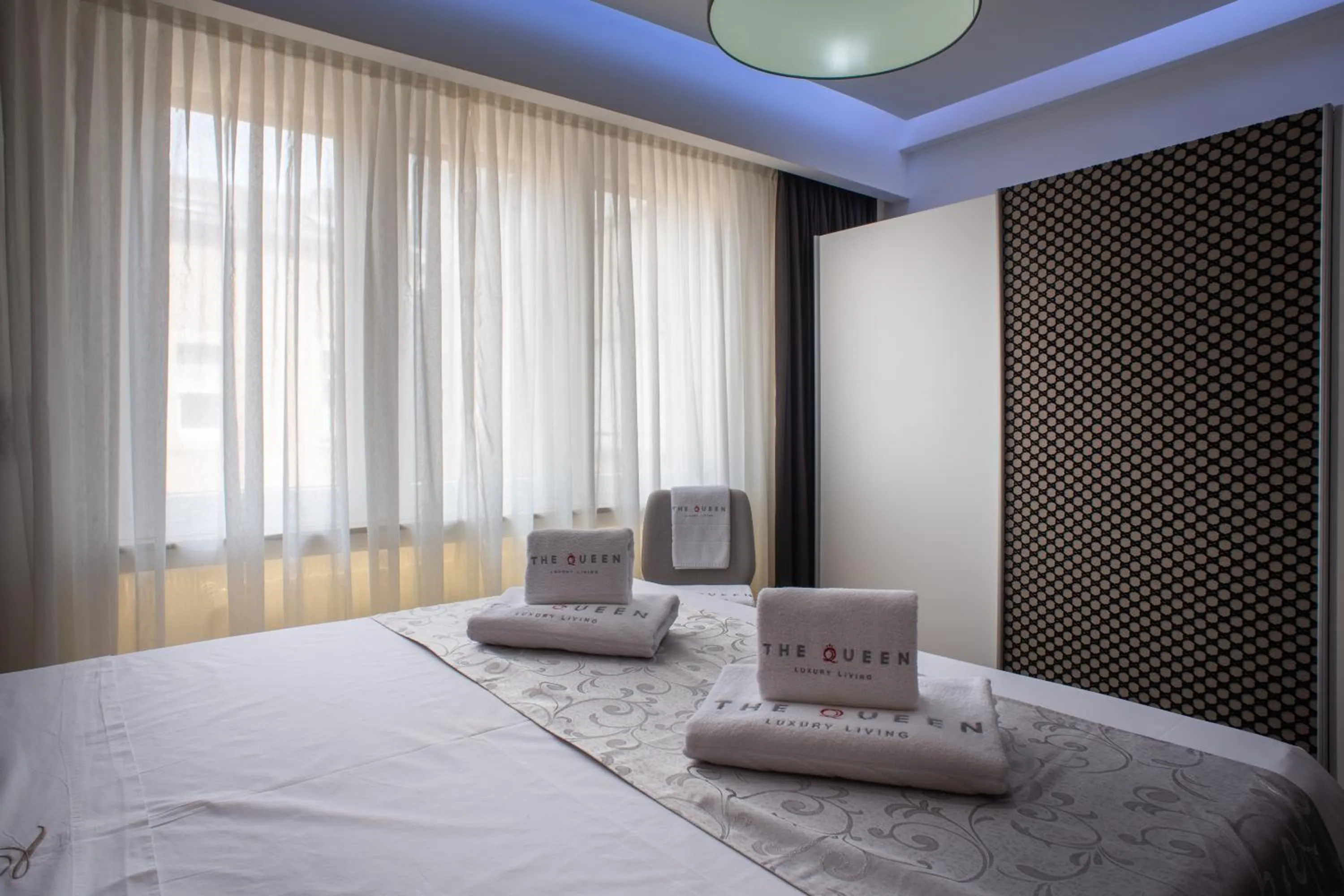 Bedroom, Bed in The Queen Luxury Apartments - Villa Carlotta