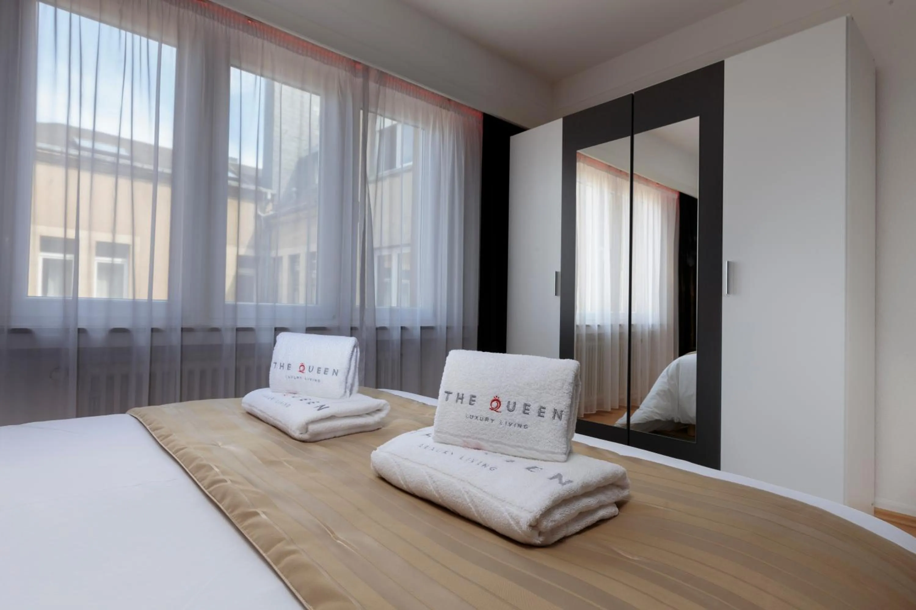 Bedroom, Bed in The Queen Luxury Apartments - Villa Carlotta