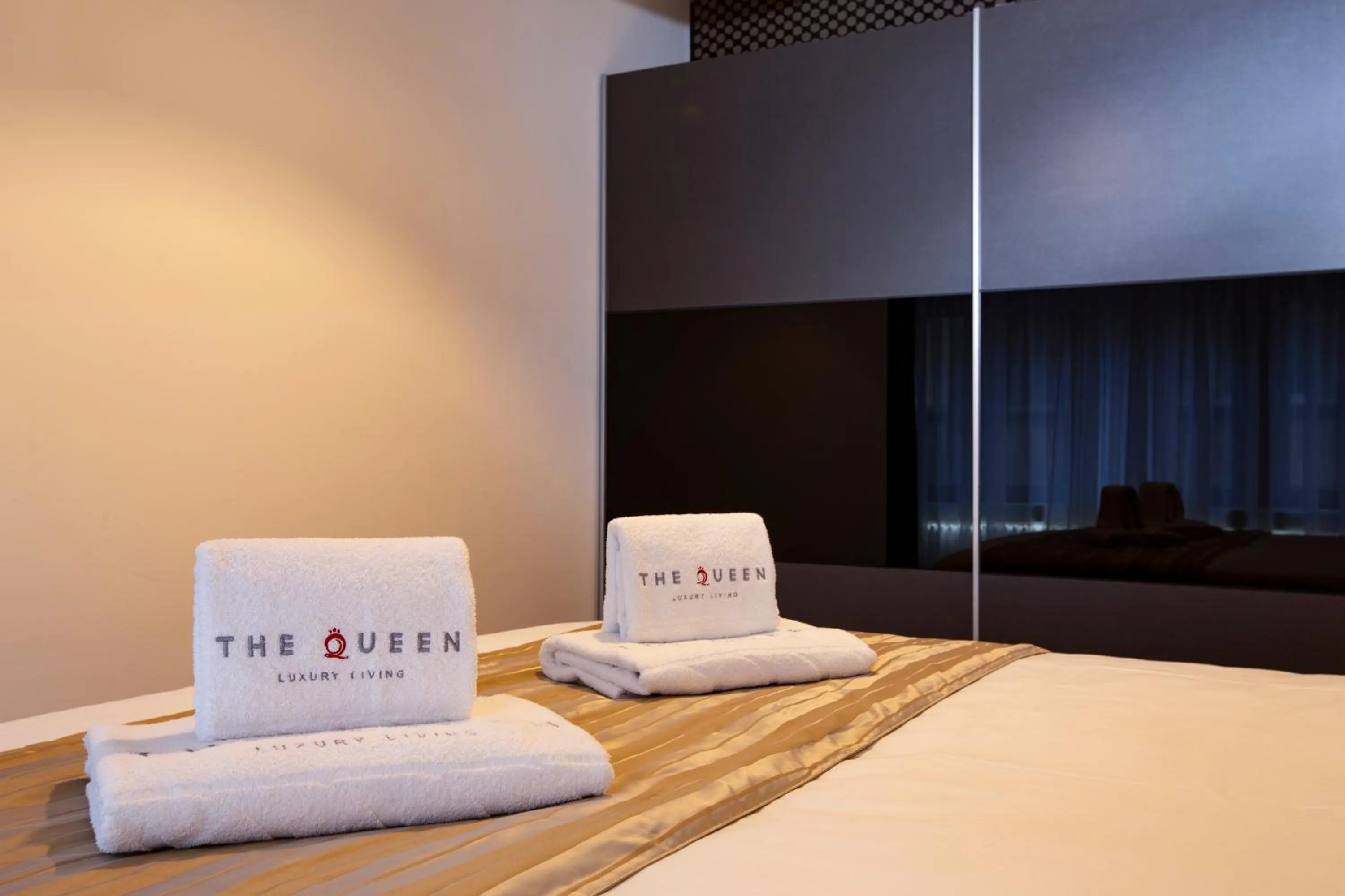 Bed in The Queen Luxury Apartments - Villa Carlotta