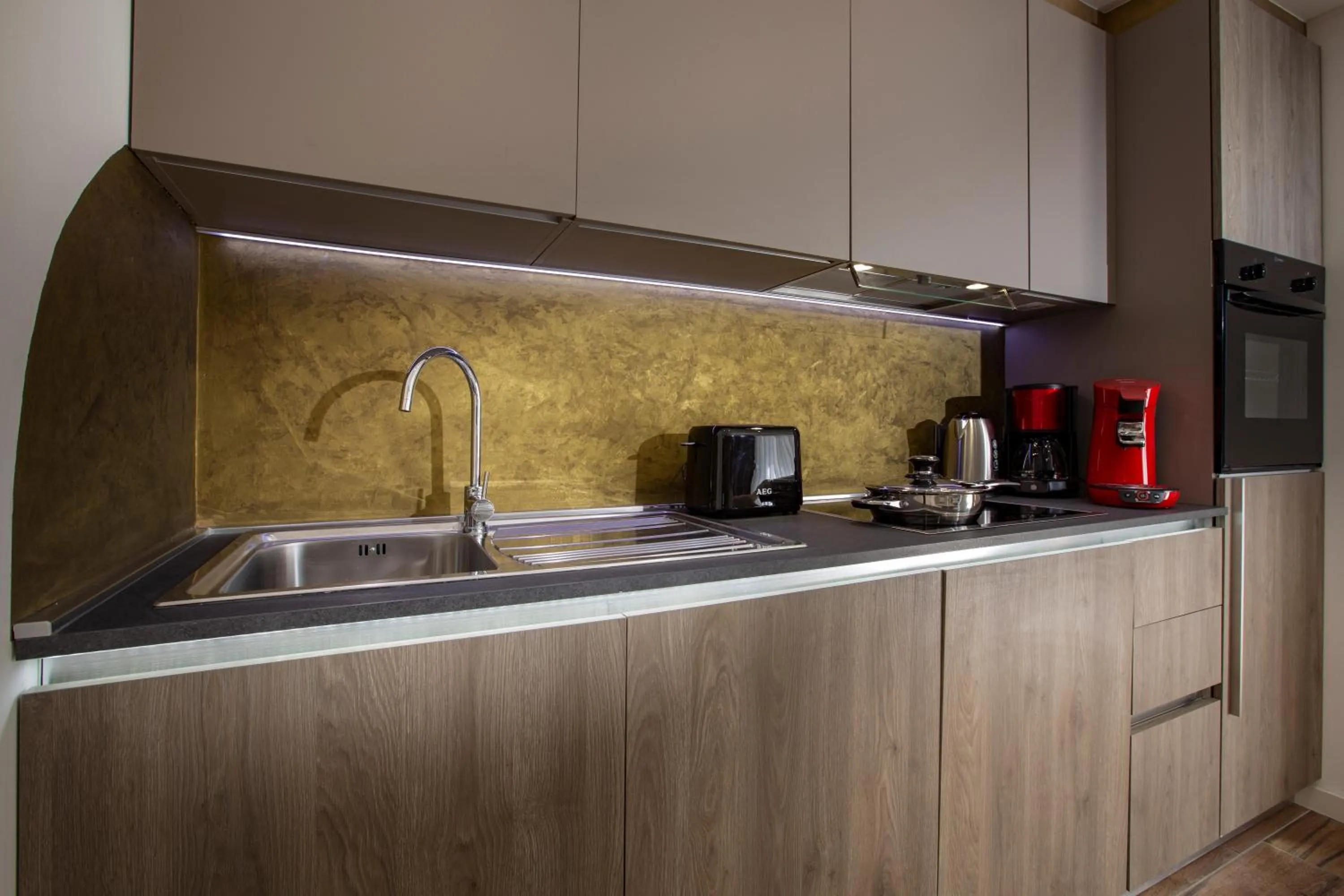 Kitchen or kitchenette in The Queen Luxury Apartments - Villa Carlotta