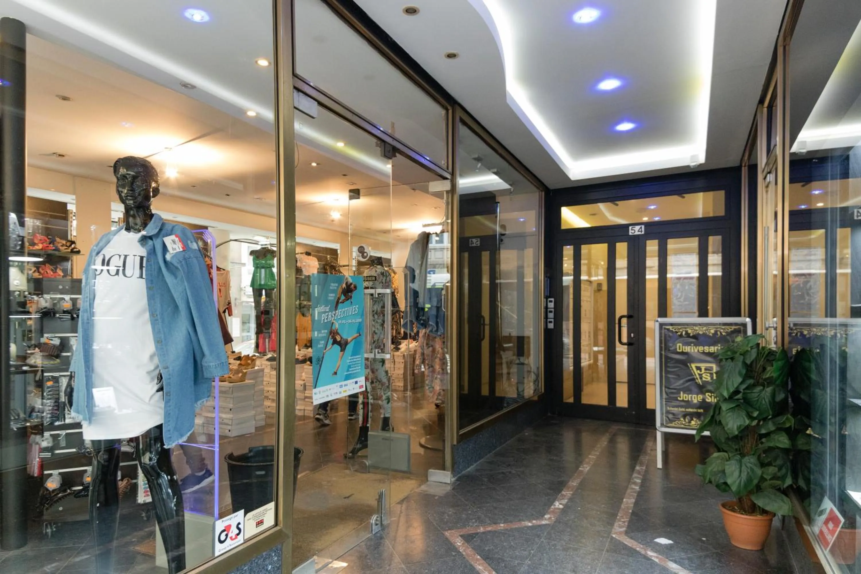 Facade/entrance in The Queen Luxury Apartments - Villa Carlotta