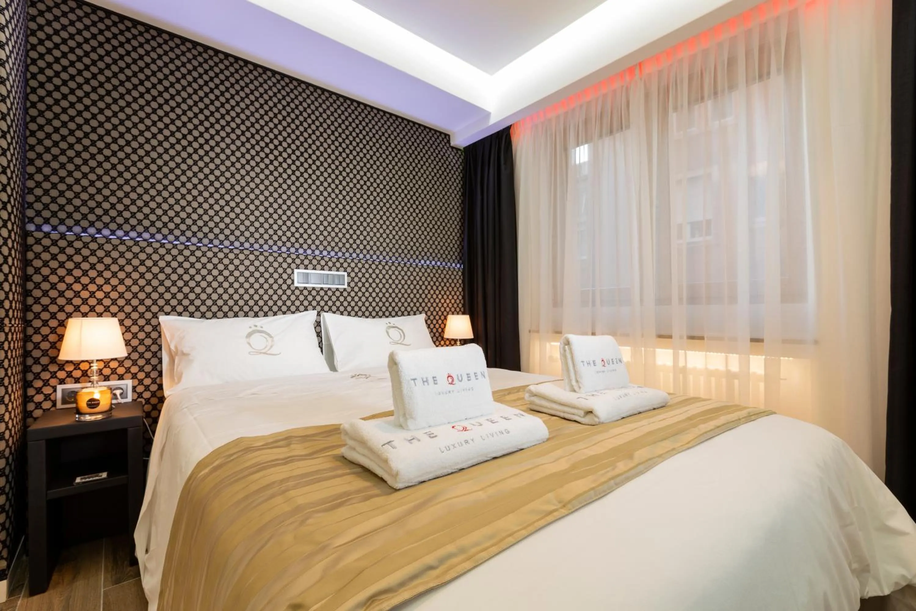 Bed in The Queen Luxury Apartments - Villa Carlotta