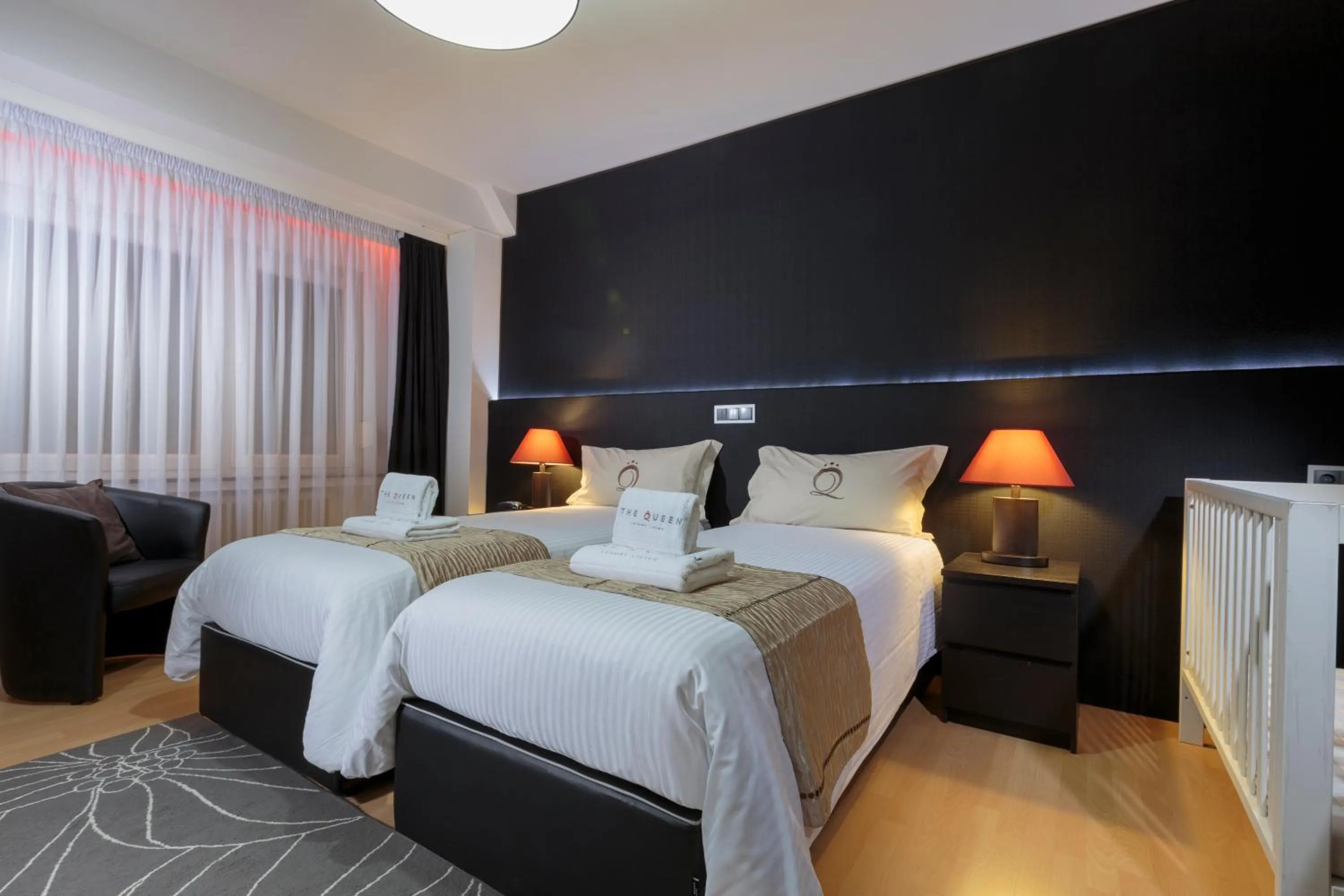 Bedroom, Bed in The Queen Luxury Apartments - Villa Carlotta