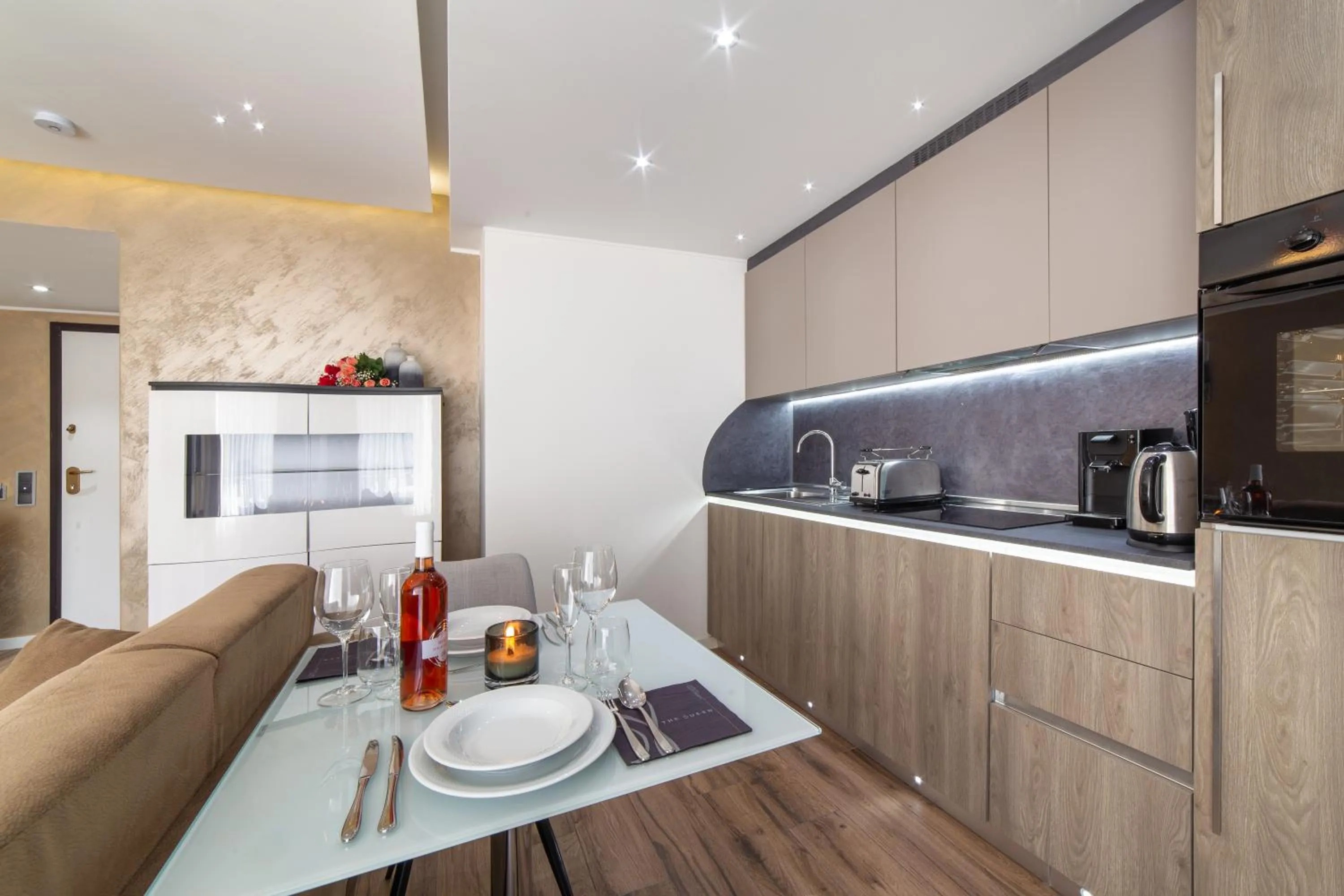 Lunch in The Queen Luxury Apartments - Villa Carlotta